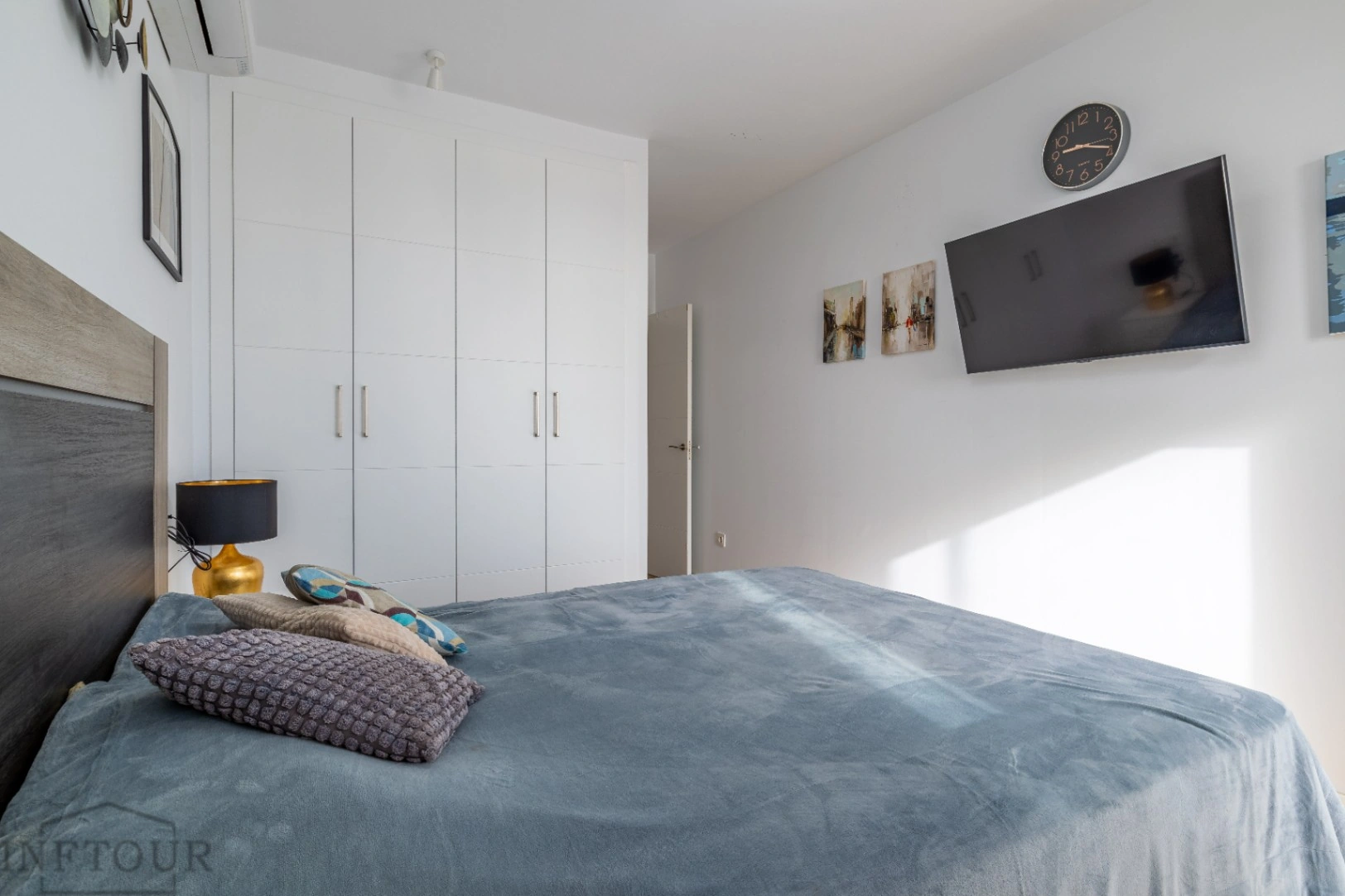 Piso en Calpe con vistas al mar y piscina – 2 dormitorios, terraza y parking