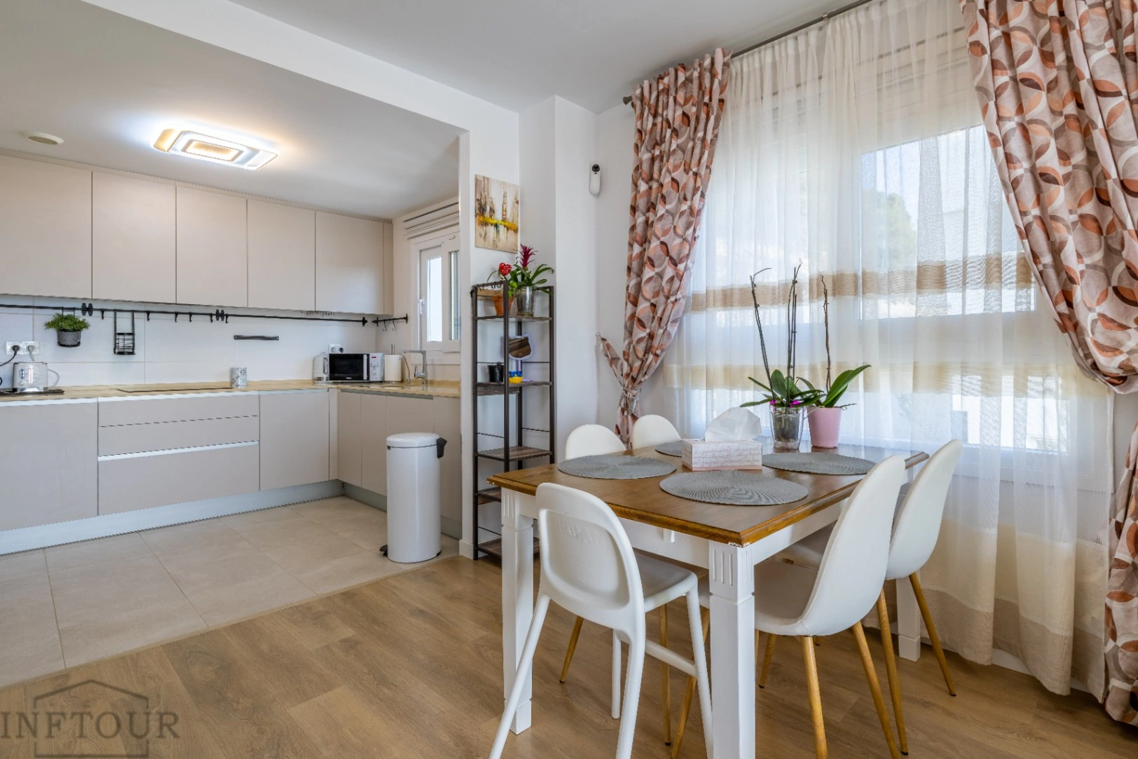 Piso en Calpe con vistas al mar y piscina – 2 dormitorios, terraza y parking