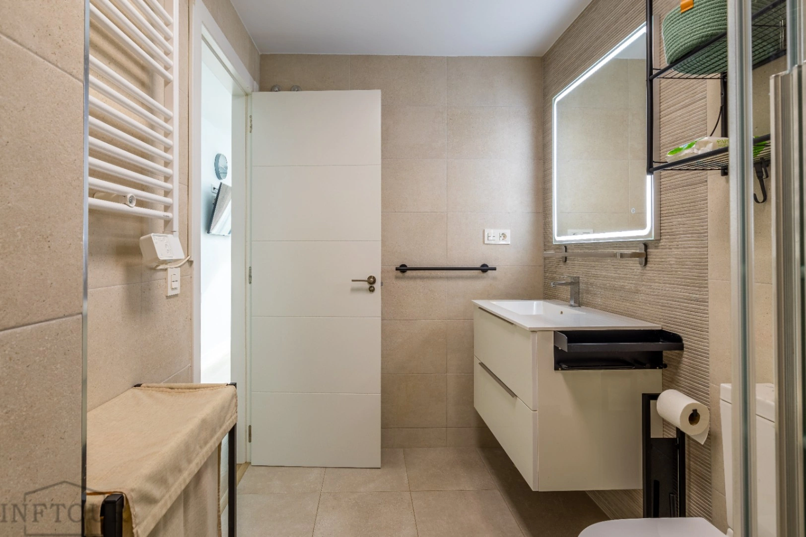 Piso en Calpe con vistas al mar y piscina – 2 dormitorios, terraza y parking