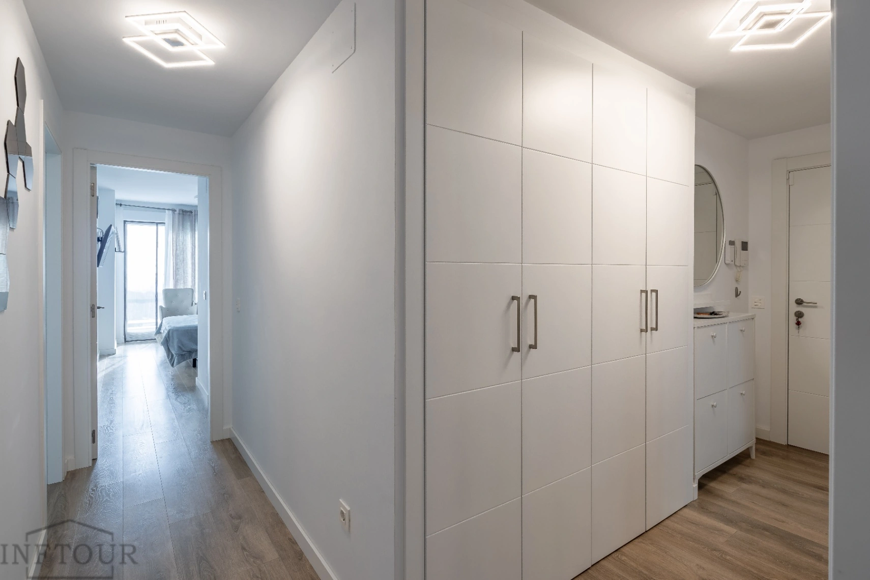 Piso en Calpe con vistas al mar y piscina – 2 dormitorios, terraza y parking