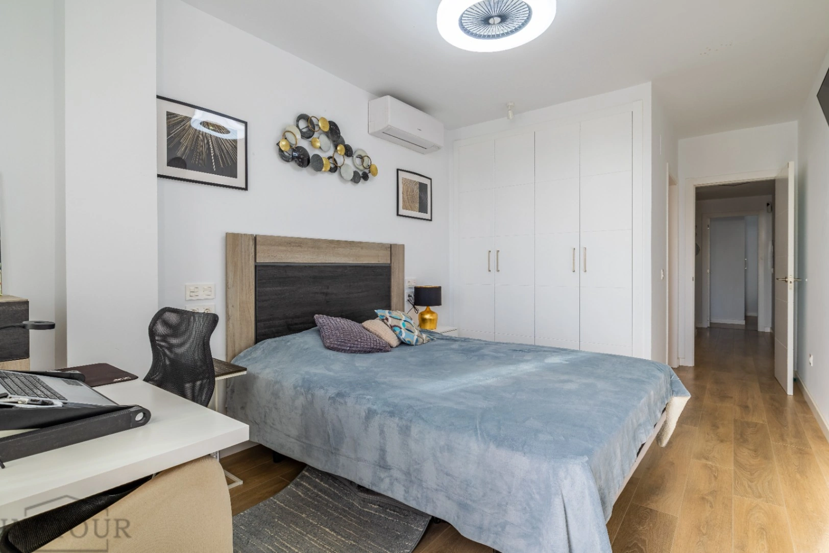 Piso en Calpe con vistas al mar y piscina – 2 dormitorios, terraza y parking
