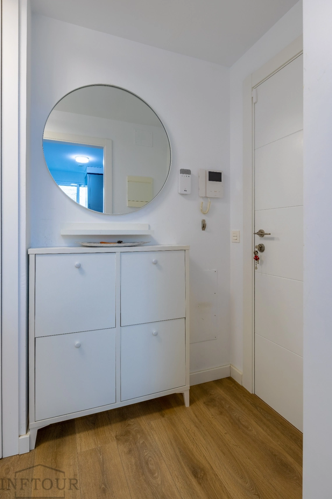 Piso en Calpe con vistas al mar y piscina – 2 dormitorios, terraza y parking