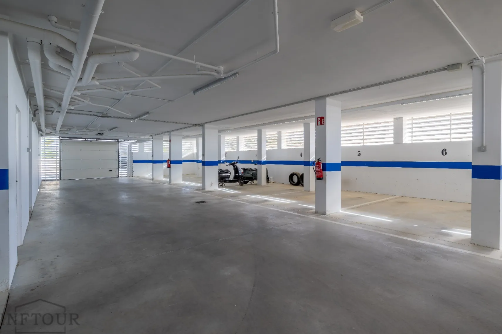 Piso en Calpe con vistas al mar y piscina – 2 dormitorios, terraza y parking