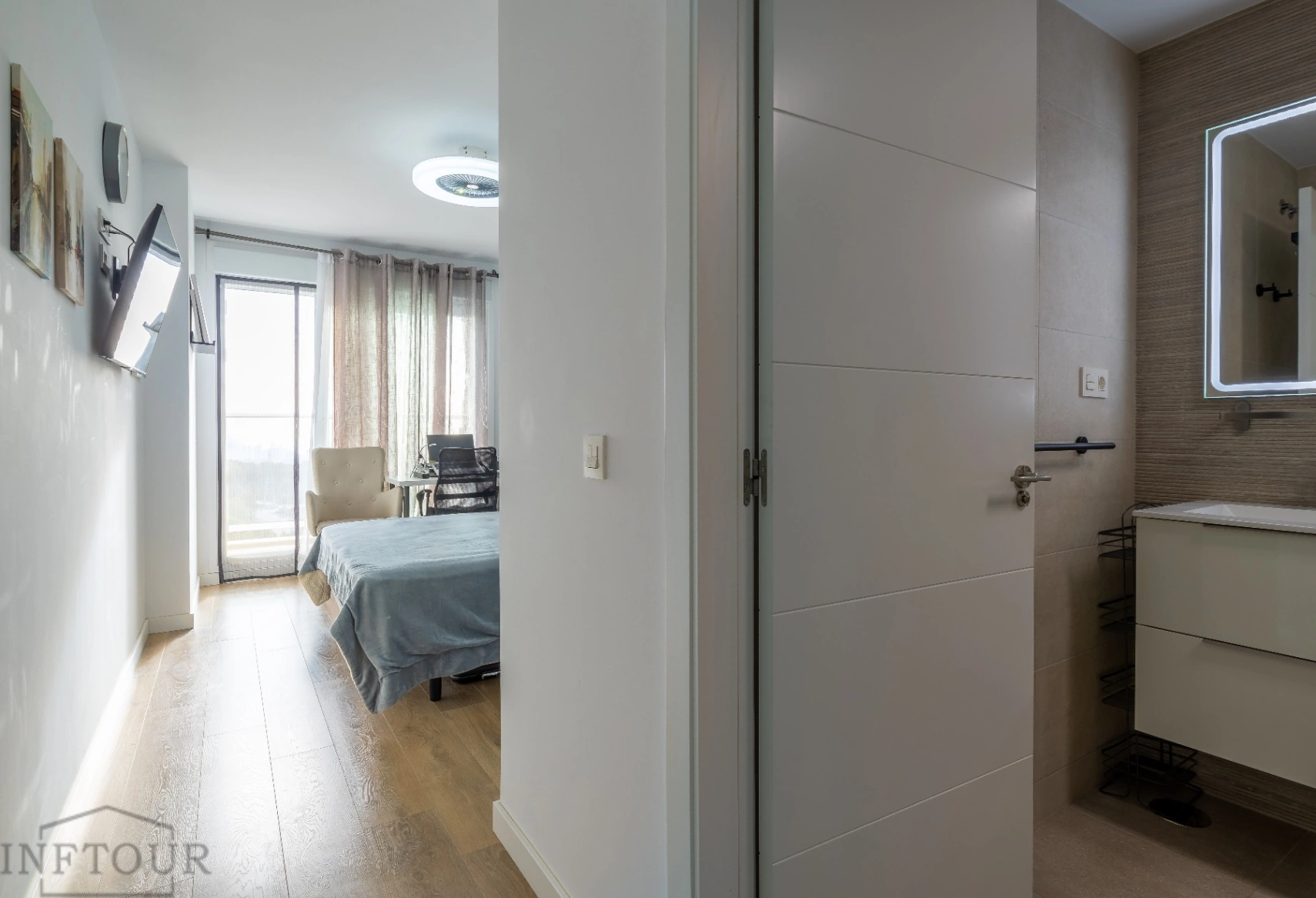 Piso en Calpe con vistas al mar y piscina – 2 dormitorios, terraza y parking