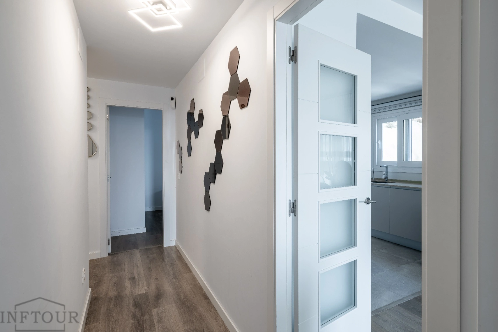 Piso en Calpe con vistas al mar y piscina – 2 dormitorios, terraza y parking