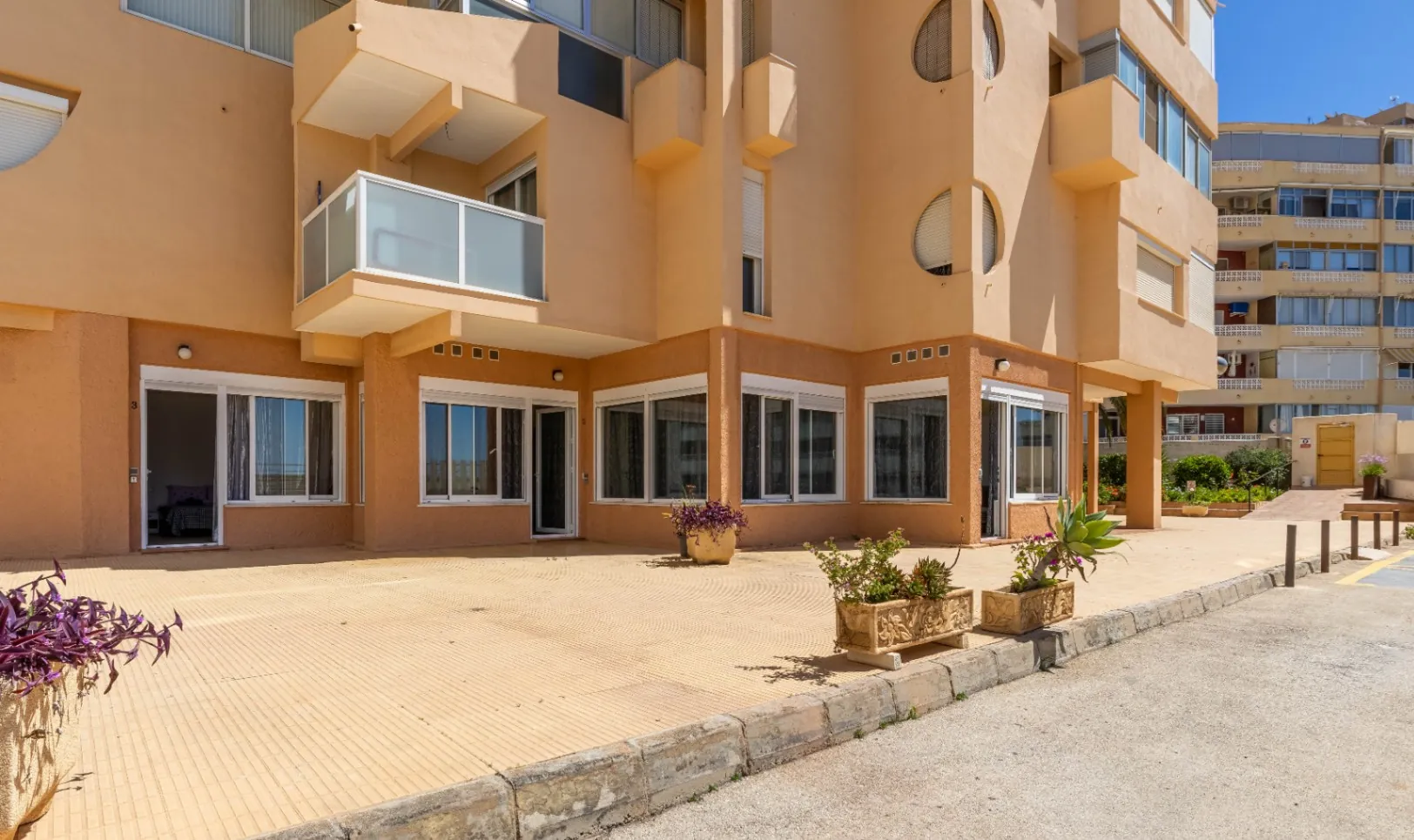 Alquiler piso-bajo de 1 dormitorio en playa La Fossa, Calpe