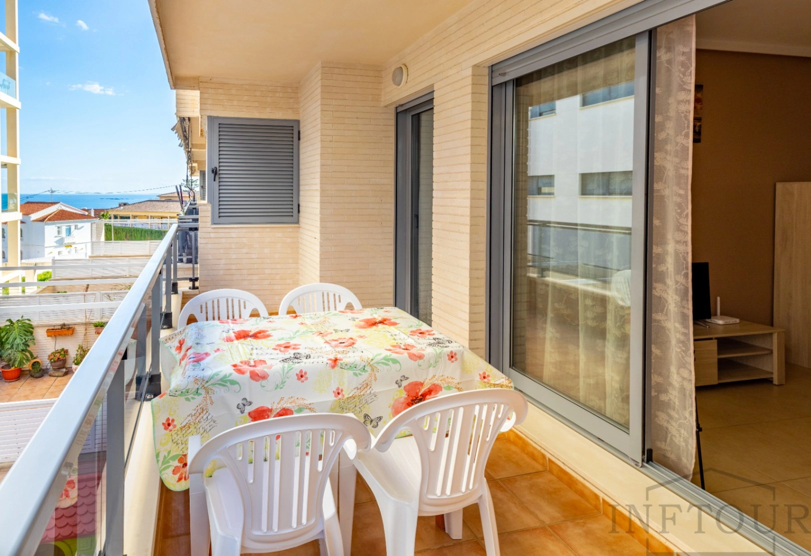 Alquiler temporal de apartamento con 2 dormitorios, piscina y terraza en el centro de Calpe