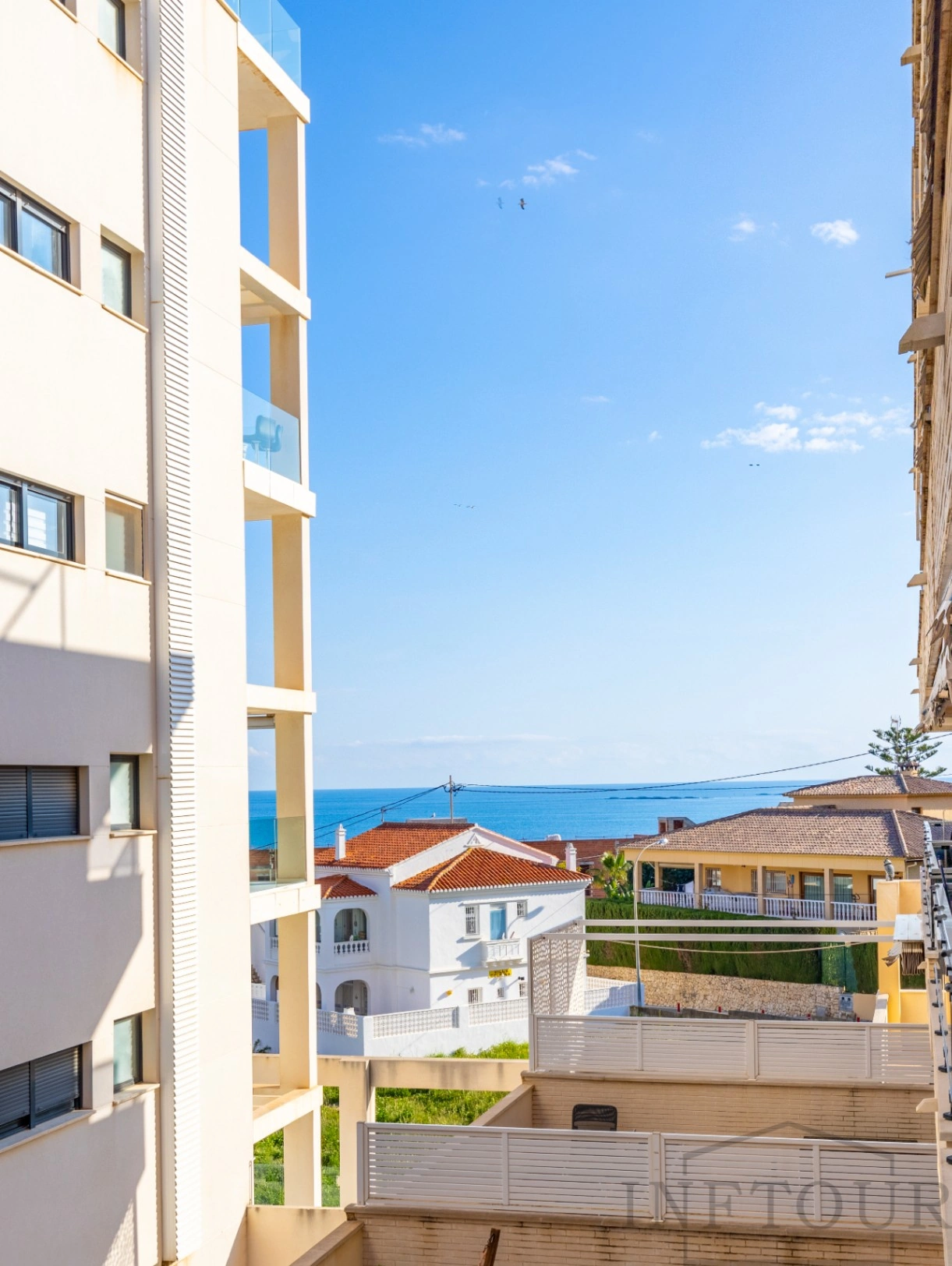 Alquiler temporal de apartamento con 2 dormitorios, piscina y terraza en el centro de Calpe