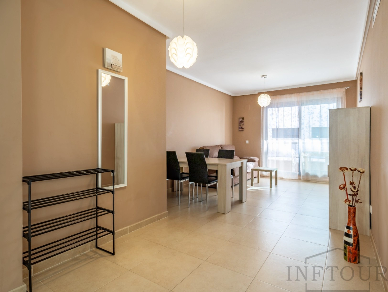 Alquiler temporal de apartamento con 2 dormitorios, piscina y terraza en el centro de Calpe