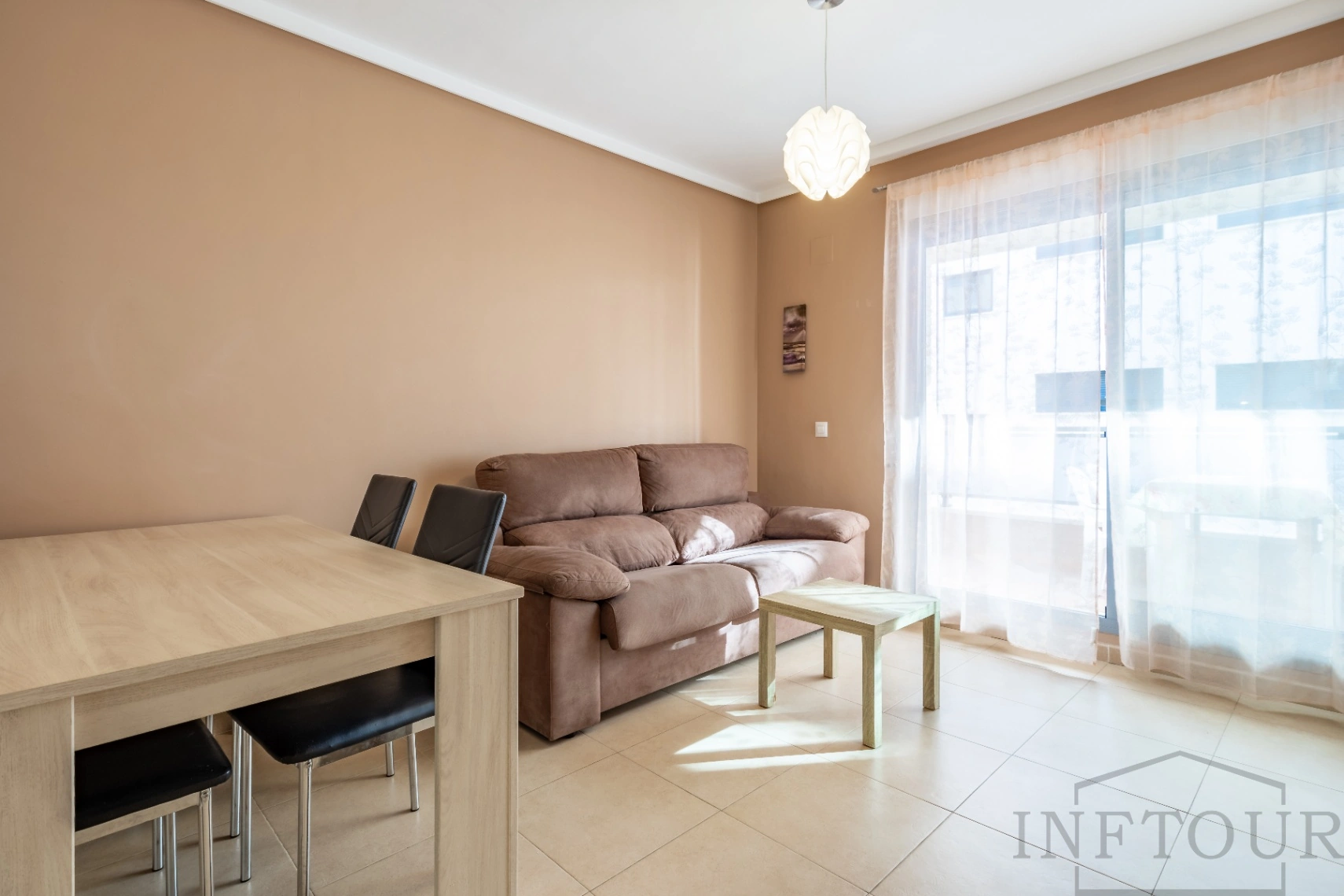 Alquiler temporal de apartamento con 2 dormitorios, piscina y terraza en el centro de Calpe