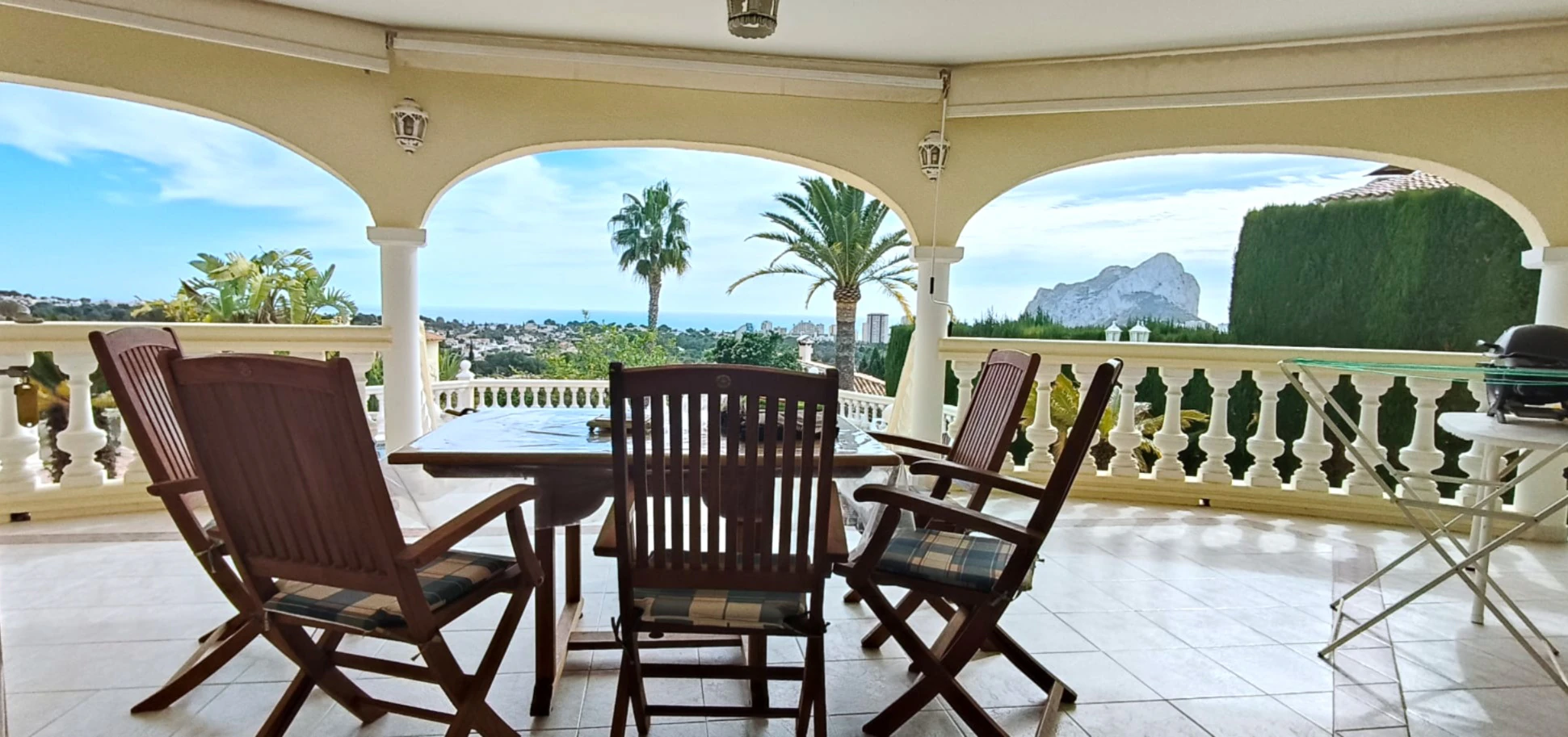 Impresionante villa con piscina y vistas espectaculares al Peñón