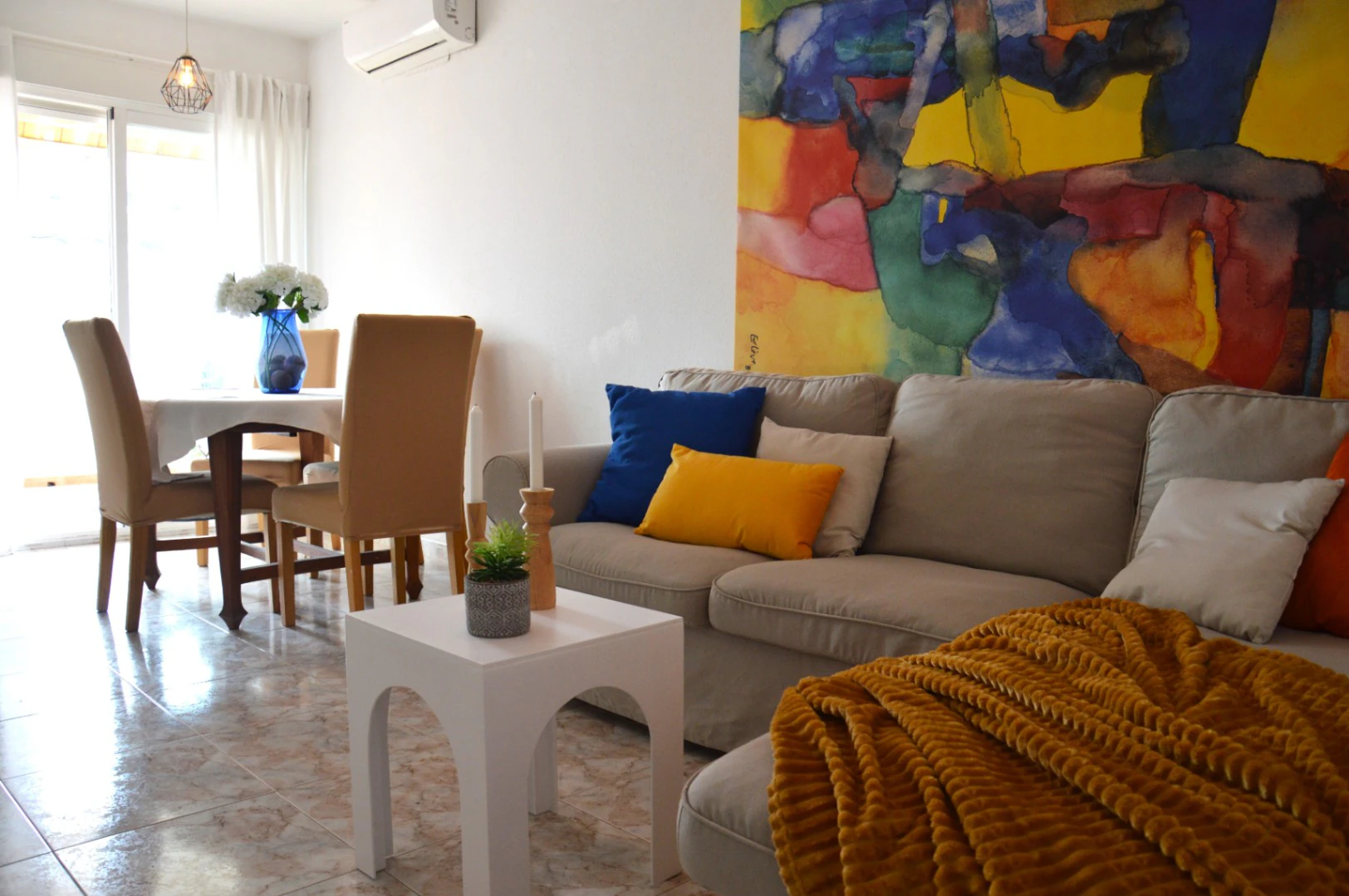 Ático en venta en pleno centro de Calpe con solárium, piscina. Parking y trastero opcionales.