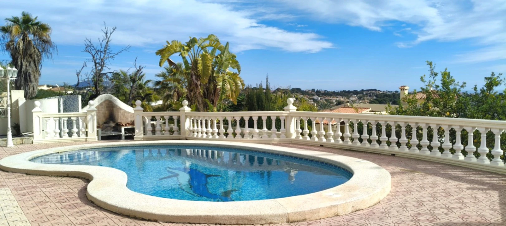 Impresionante villa con piscina y vistas espectaculares al Peñón