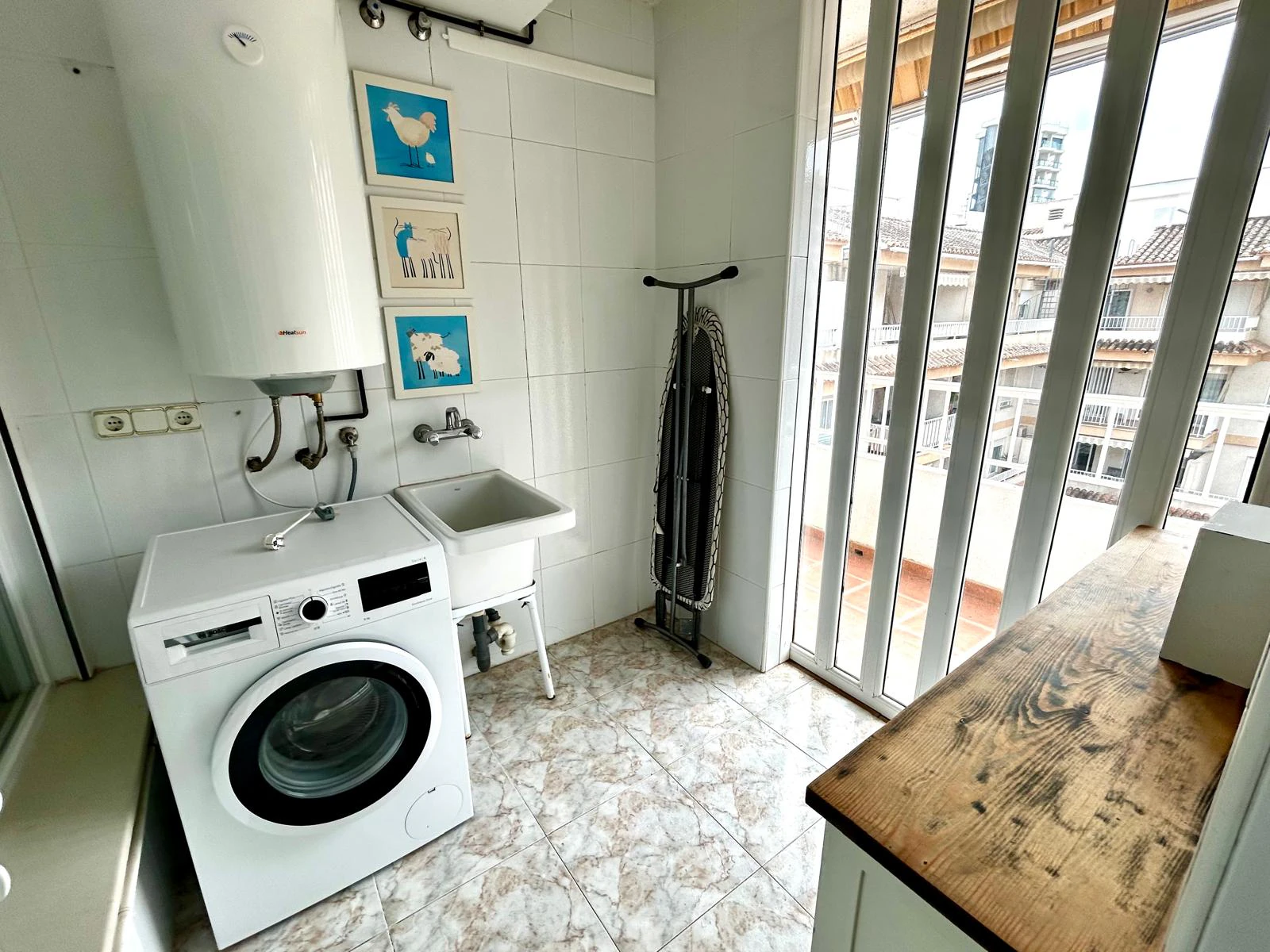 Ático en venta en pleno centro de Calpe con solárium, piscina. Parking y trastero opcionales.