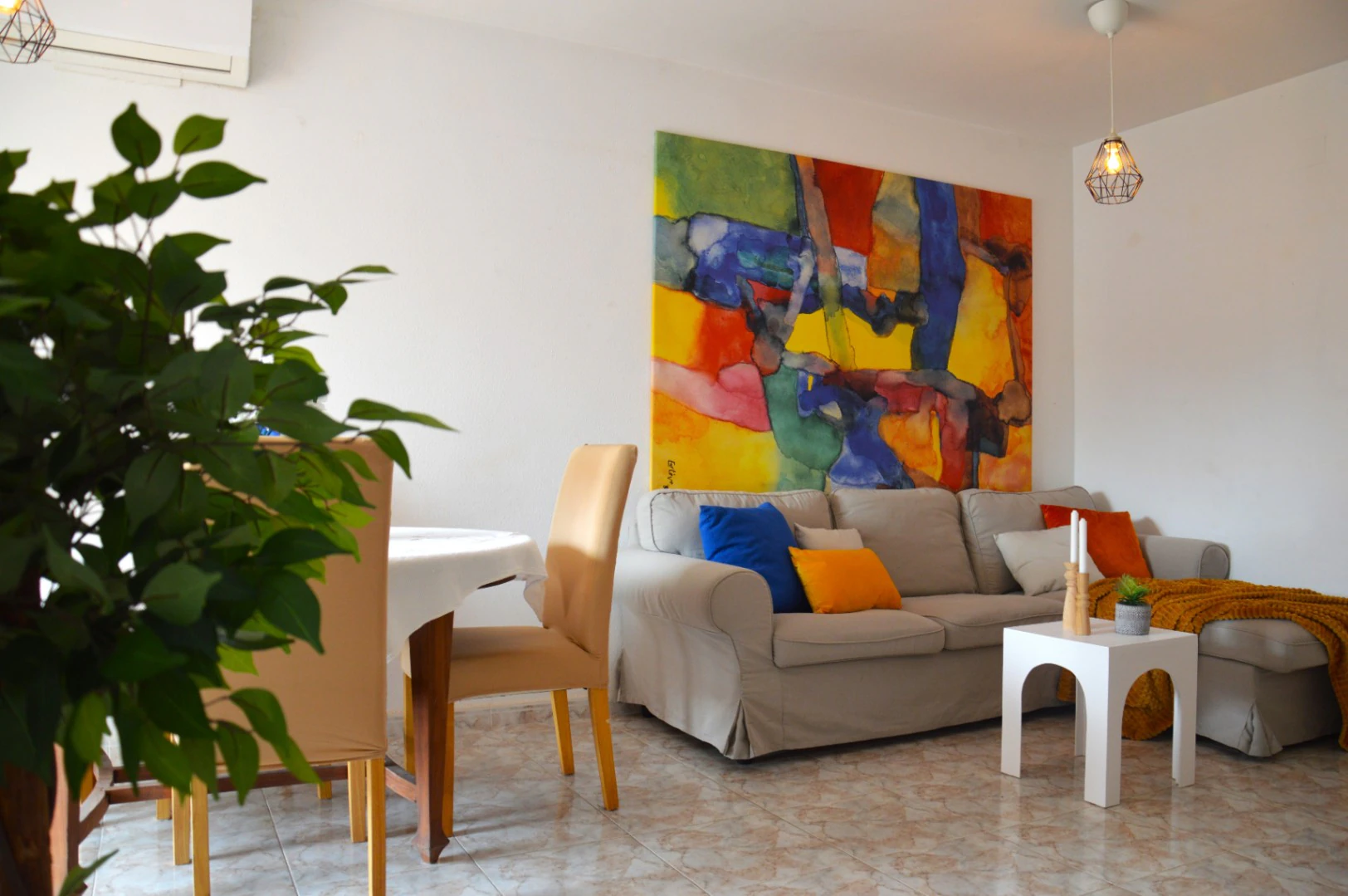 Ático en venta en pleno centro de Calpe con solárium, piscina. Parking y trastero opcionales.
