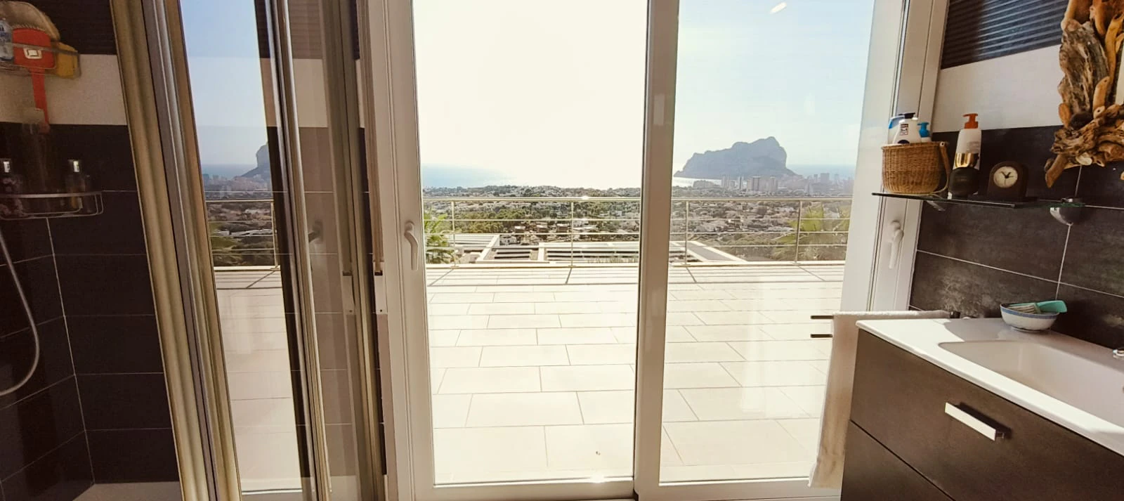 Exclusiva villa en Calpe con vistas panorámicas al Mediterráneo