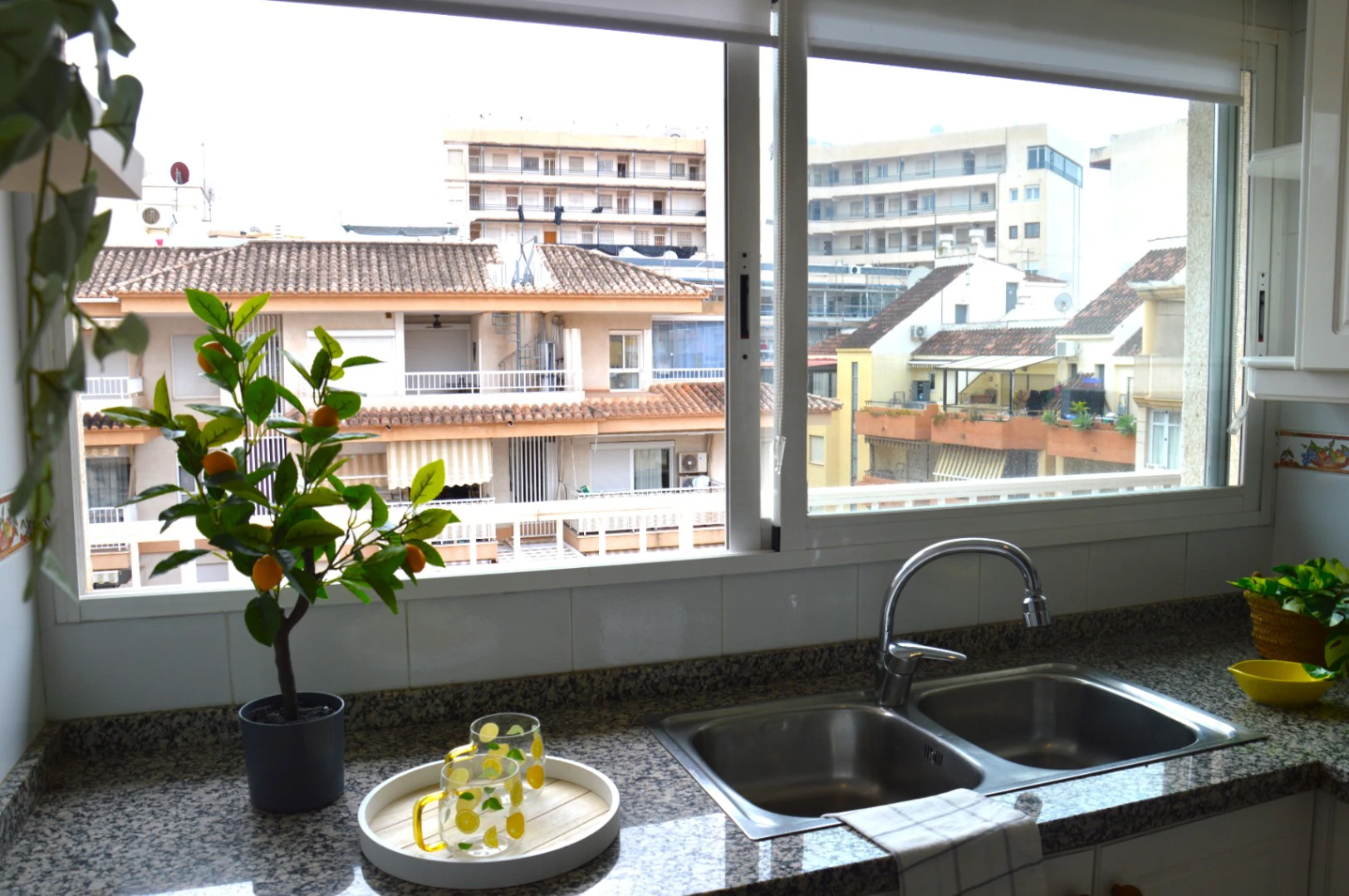 Ático en venta en pleno centro de Calpe con solárium, piscina. Parking y trastero opcionales.