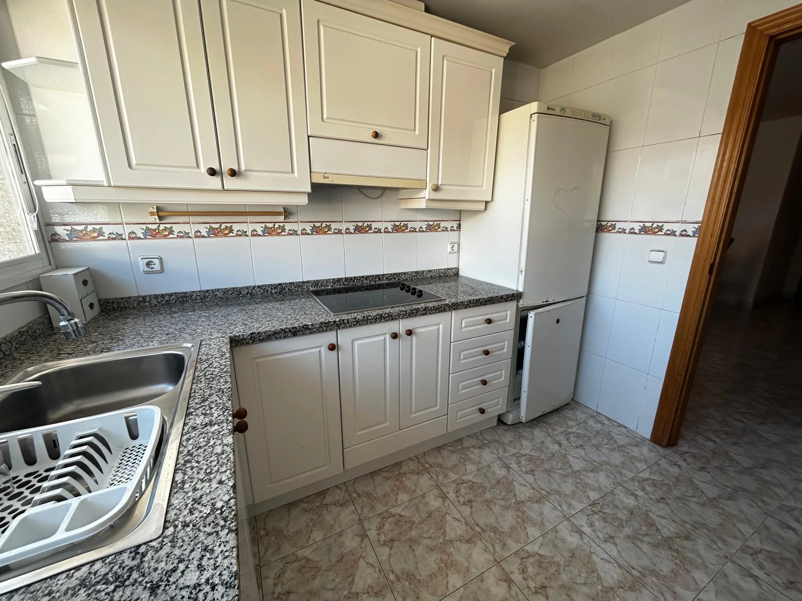 Ático en venta en pleno centro de Calpe con solárium, piscina. Parking y trastero opcionales.