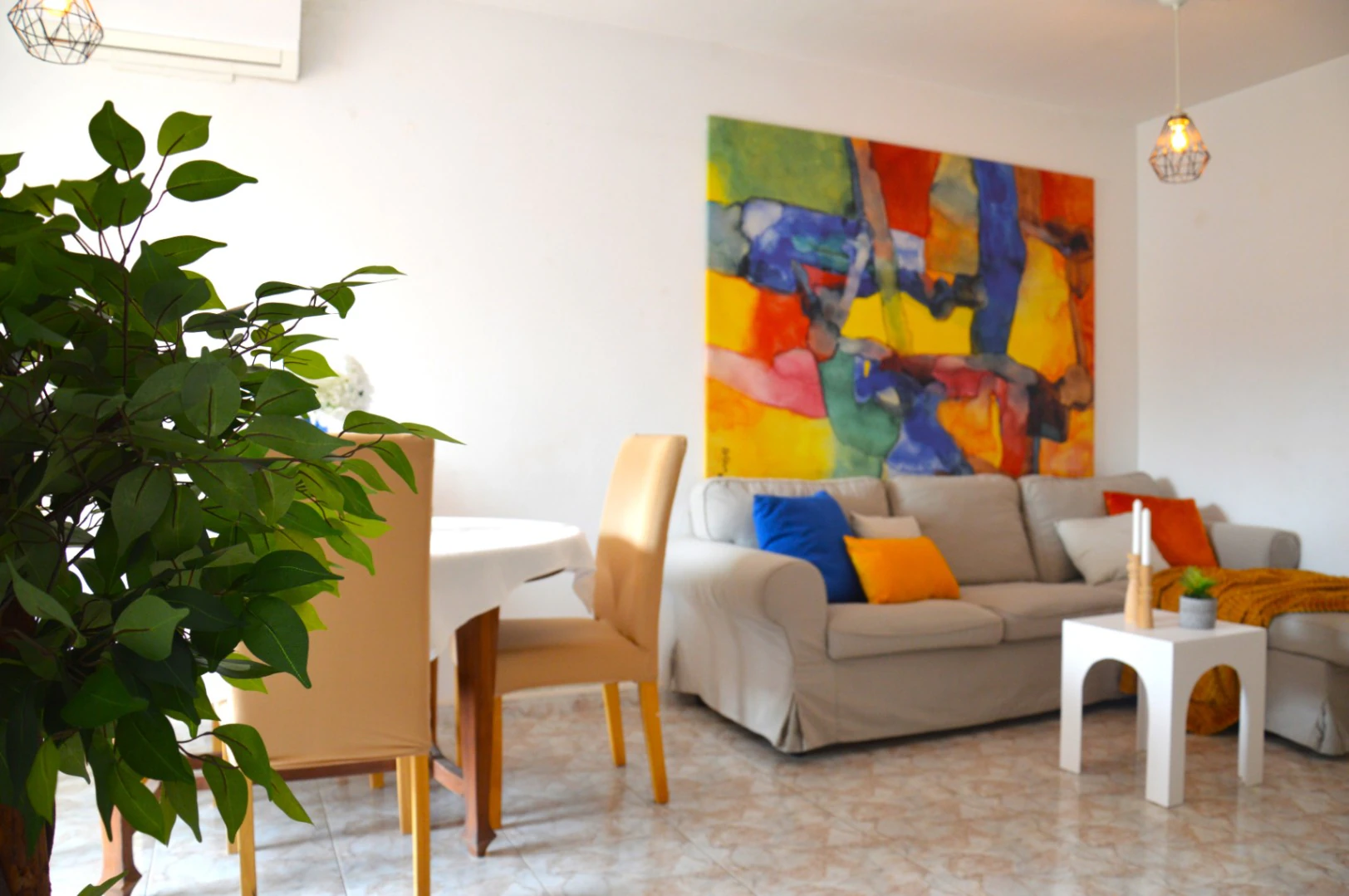 Ático en venta en pleno centro de Calpe con solárium, piscina. Parking y trastero opcionales.