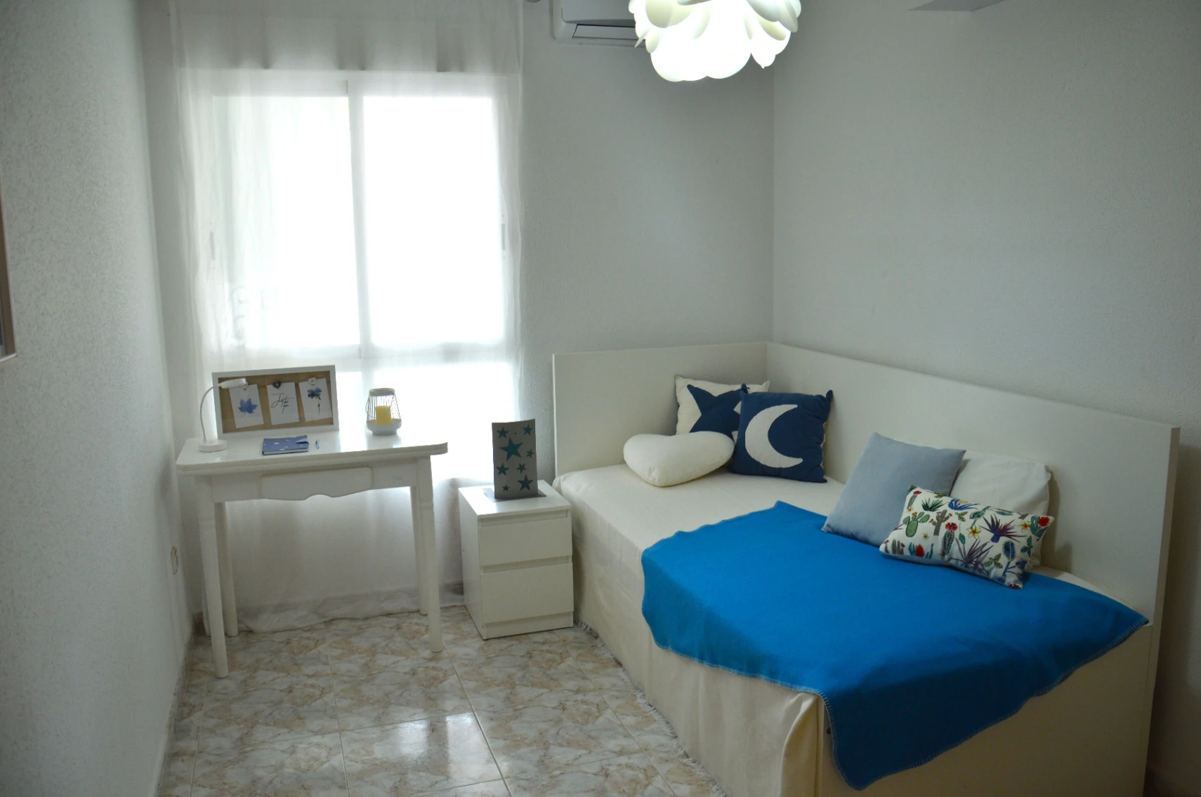 Ático en venta en pleno centro de Calpe con solárium, piscina. Parking y trastero opcionales.