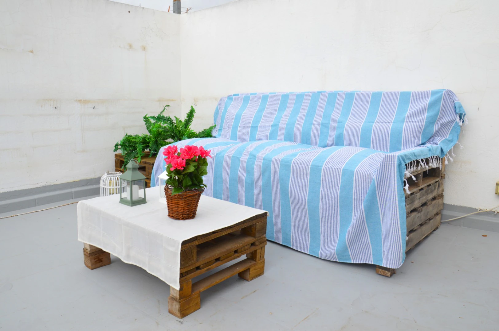 Ático en venta en pleno centro de Calpe con solárium, piscina. Parking y trastero opcionales.
