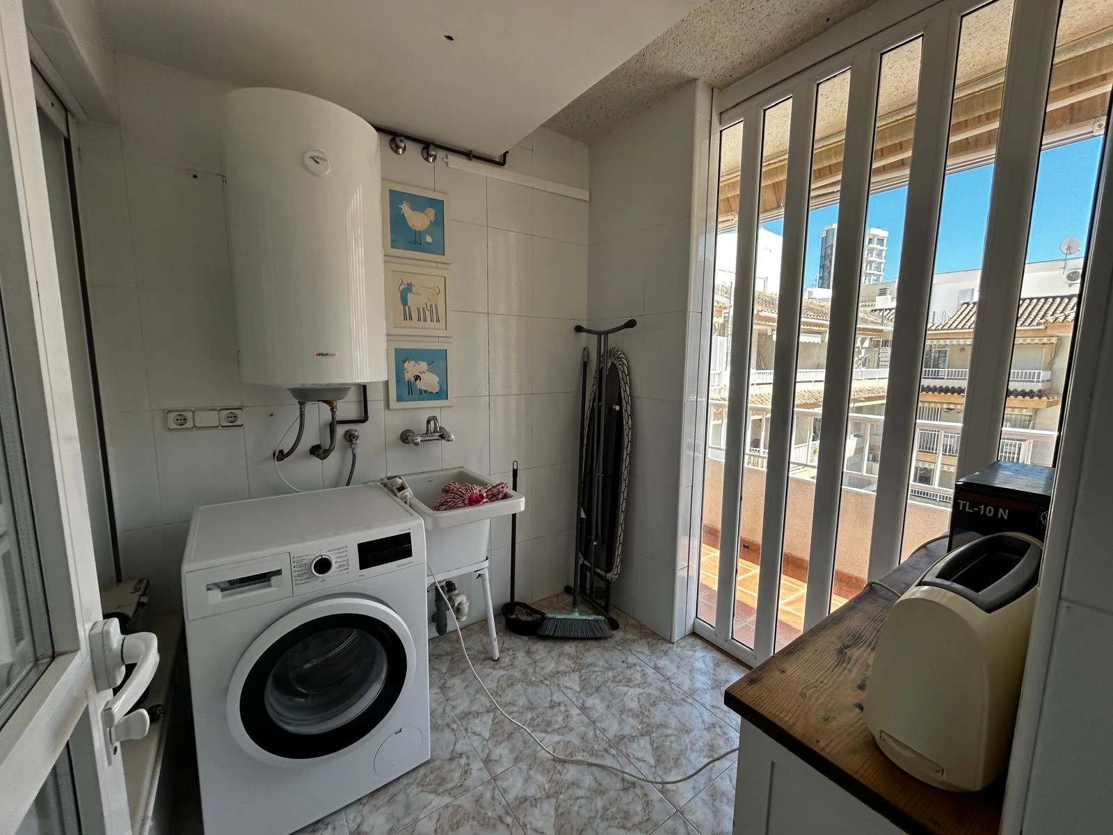 Ático en venta en pleno centro de Calpe con solárium, piscina. Parking y trastero opcionales.