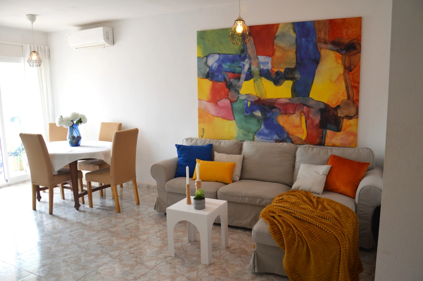 Ático en venta en pleno centro de Calpe con solárium, piscina. Parking y trastero opcionales.