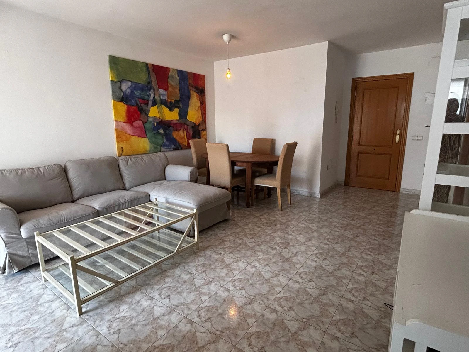 Ático en venta en pleno centro de Calpe con solárium, piscina. Parking y trastero opcionales.