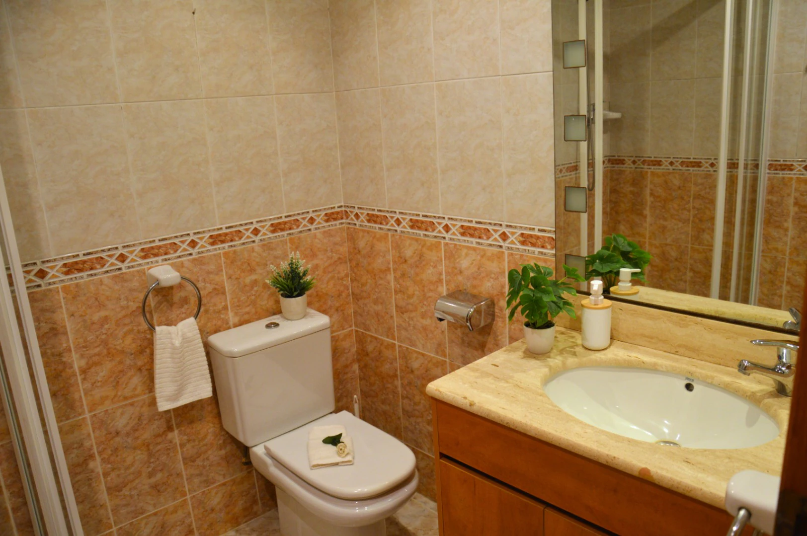 Ático en venta en pleno centro de Calpe con solárium, piscina. Parking y trastero opcionales.