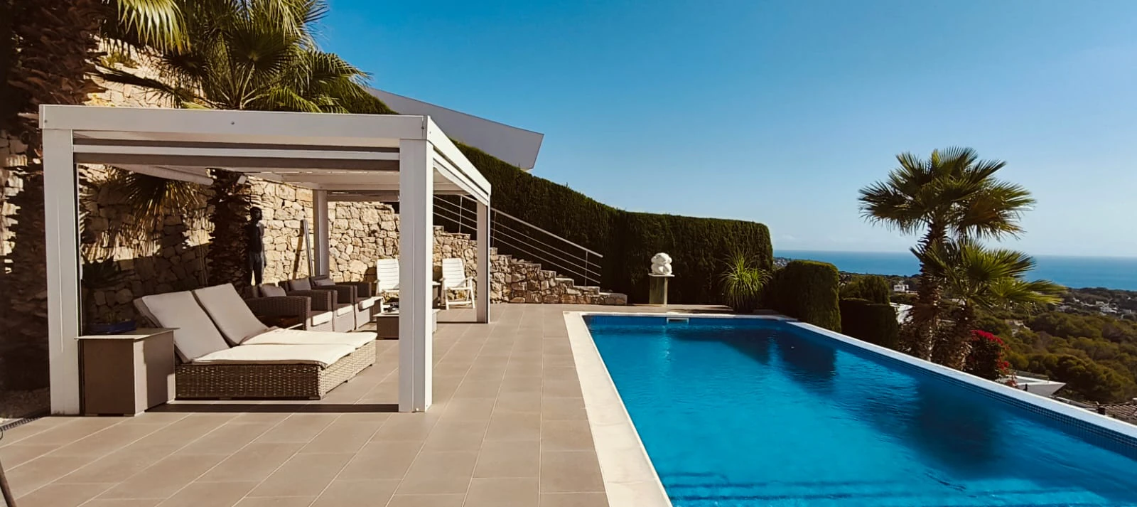 Exclusiva villa en Calpe con vistas panorámicas al Mediterráneo