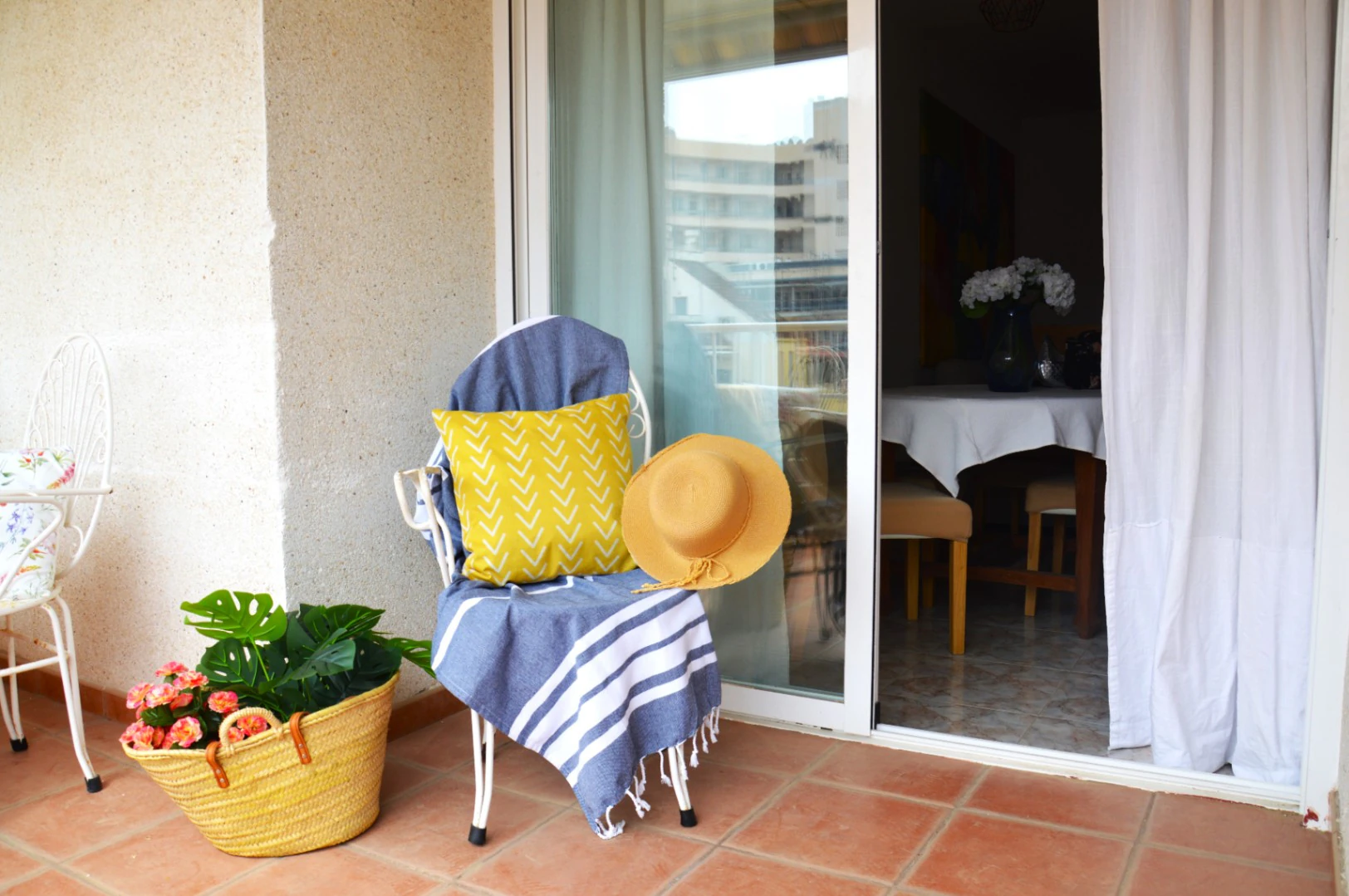 Ático en venta en pleno centro de Calpe con solárium, piscina. Parking y trastero opcionales.
