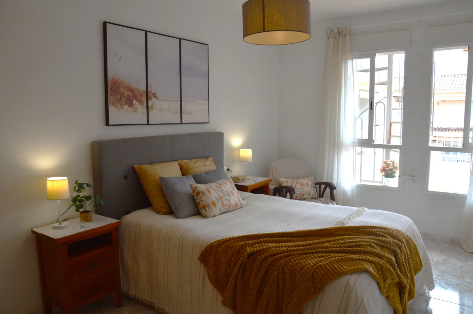 Ático en venta en pleno centro de Calpe con solárium, piscina. Parking y trastero opcionales.