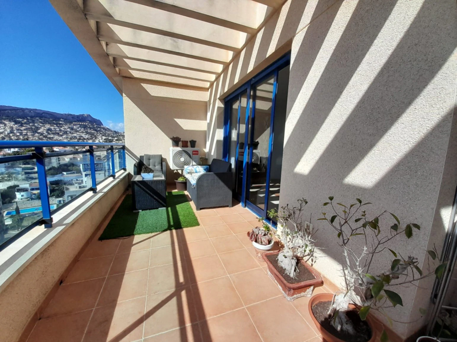 Espectacular ático en Calpe con vistas al mar y piscina