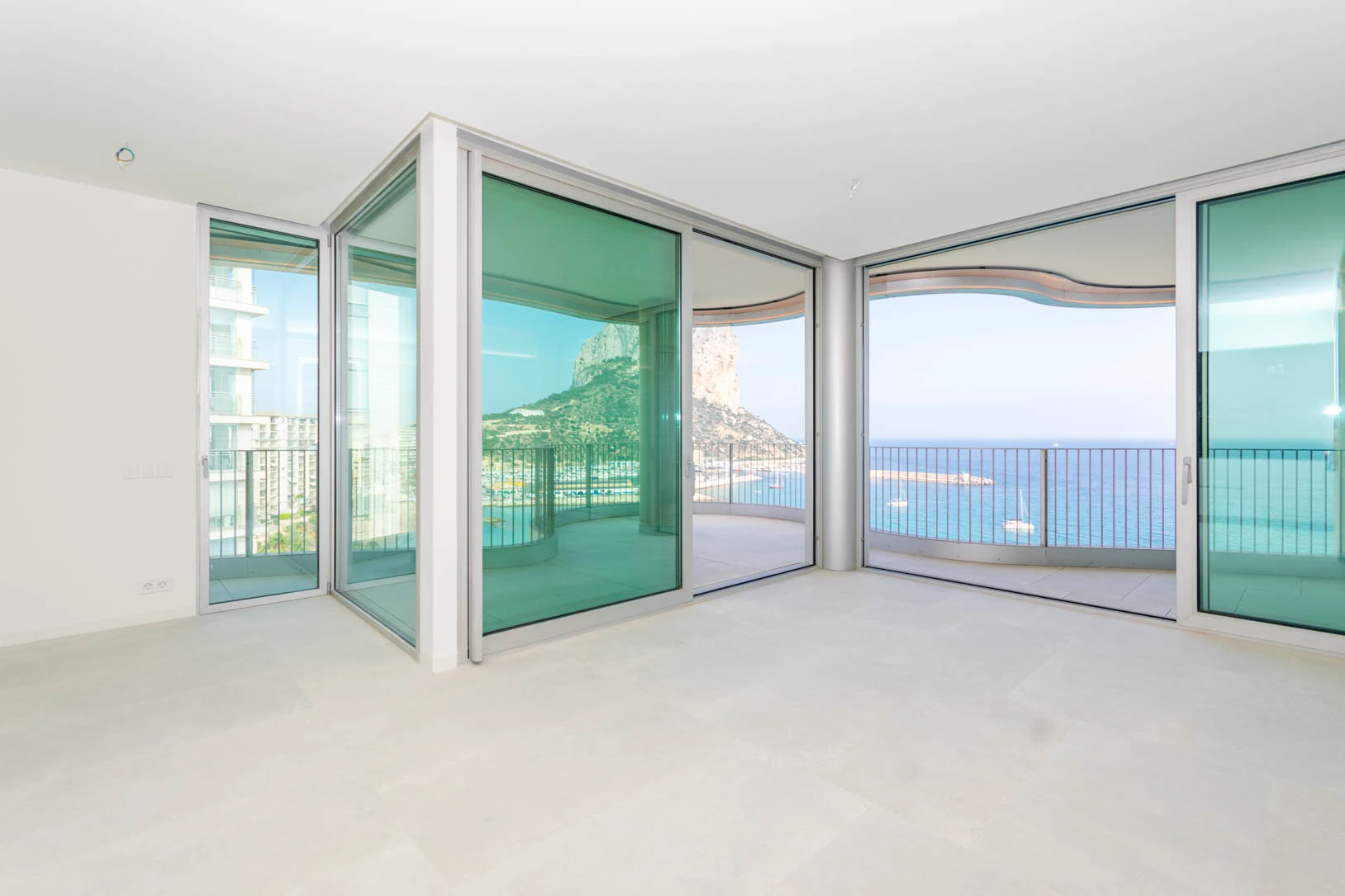 APARTAMENTOS DE LUJO EN PRIMERA LÍNEA