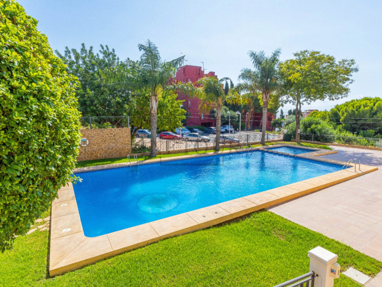 Alquiler temporal apartamento de 2 dormitorios con piscina y parking en Manzanera, Calpe