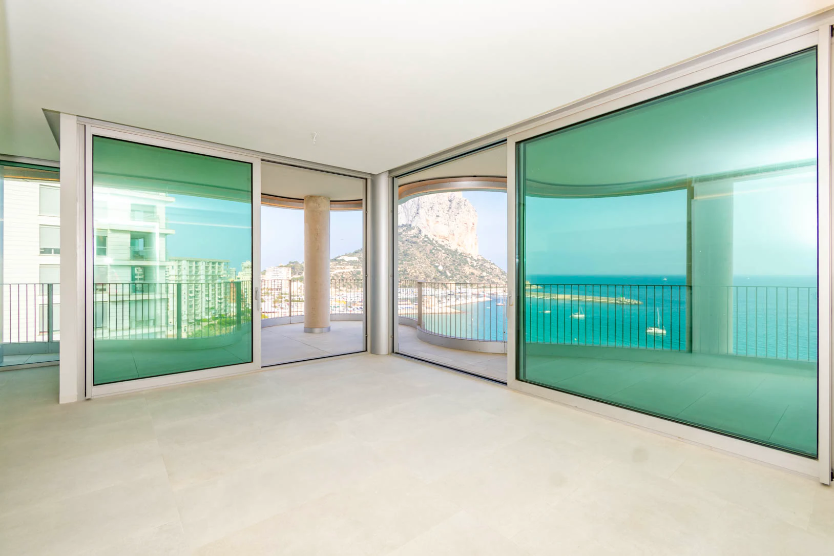 APARTAMENTOS DE LUJO EN PRIMERA LÍNEA