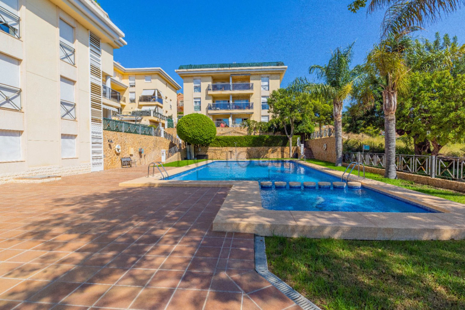 Alquiler temporal apartamento de 2 dormitorios con piscina y parking en Manzanera, Calpe