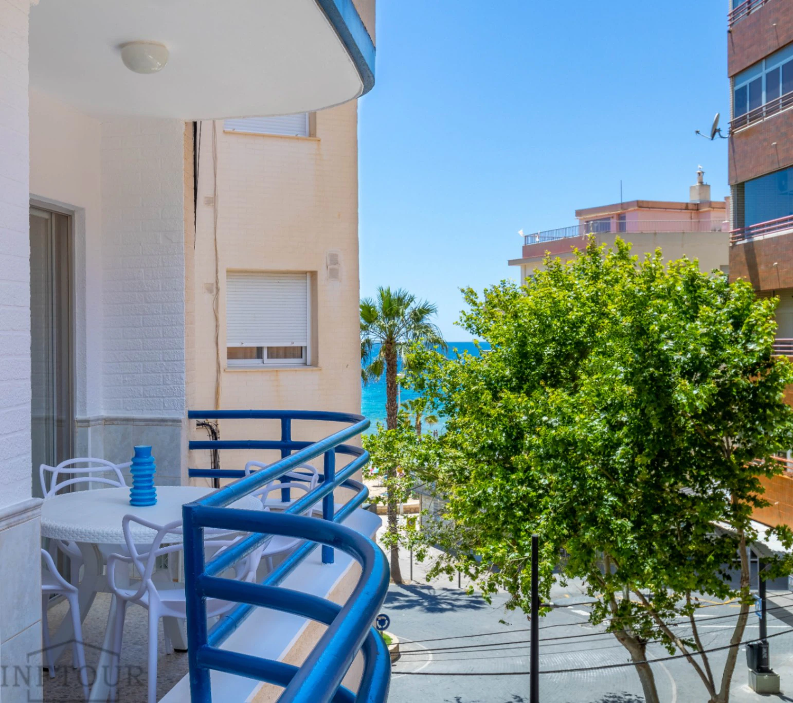 5579 - Apartamento de 3 dormitorios con vista mar en el centro de Calpe