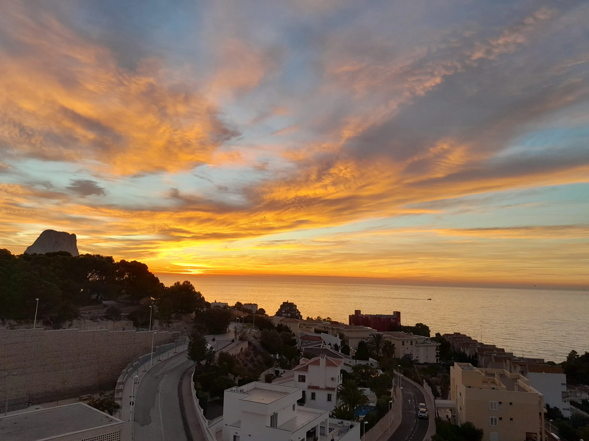 Espectacular ático en Calpe con vistas al mar y piscina