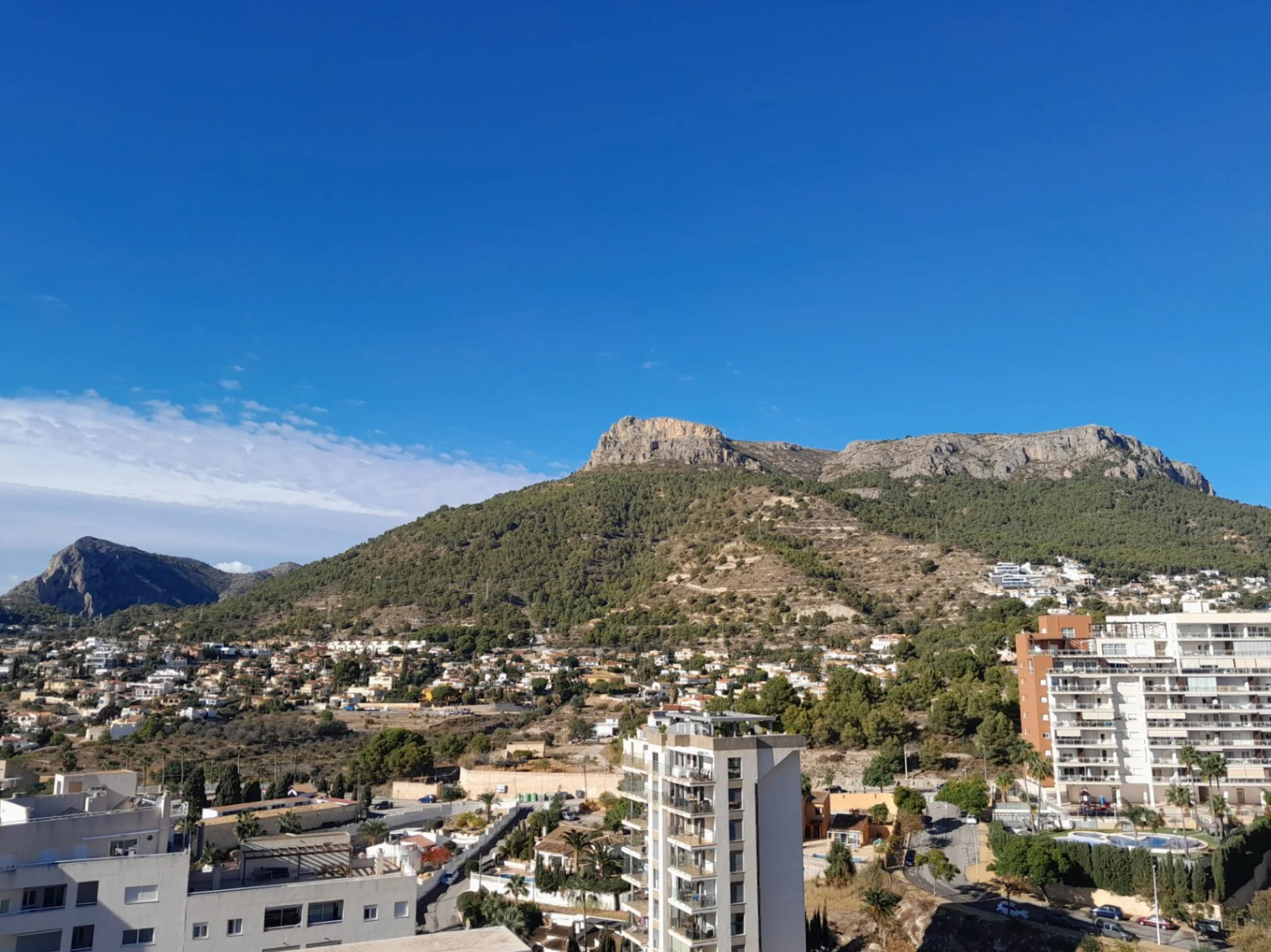 Espectacular ático en Calpe con vistas al mar y piscina