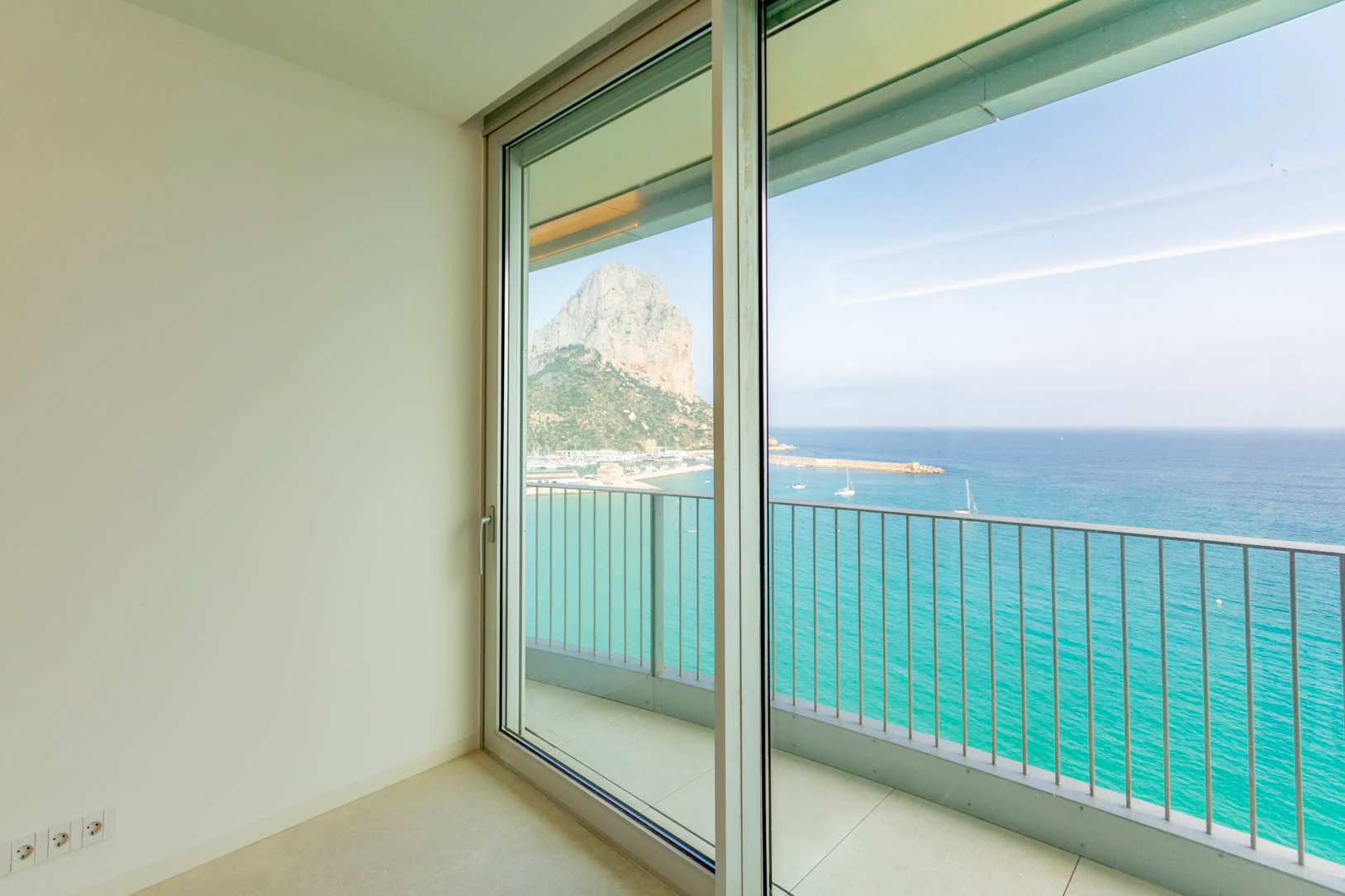 APARTAMENTOS DE LUJO EN PRIMERA LÍNEA