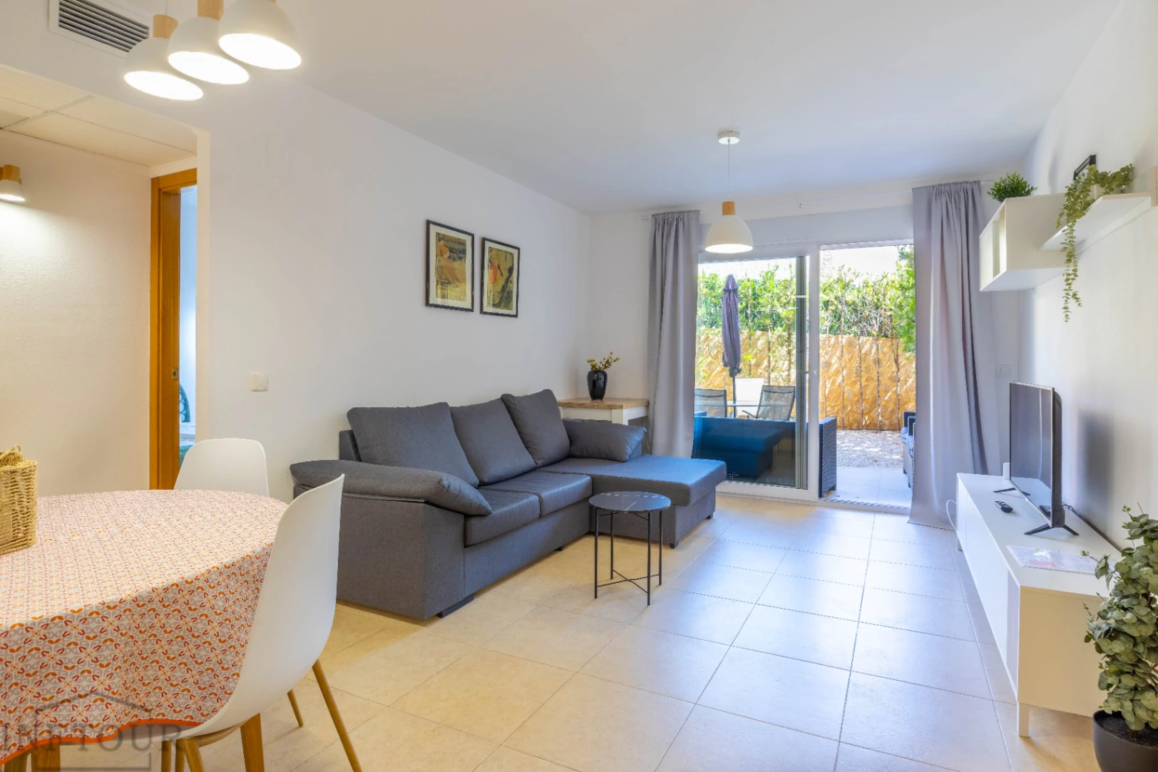 Alquiler temporal apartamento de 2 dormitorios con piscina y parking en Manzanera, Calpe