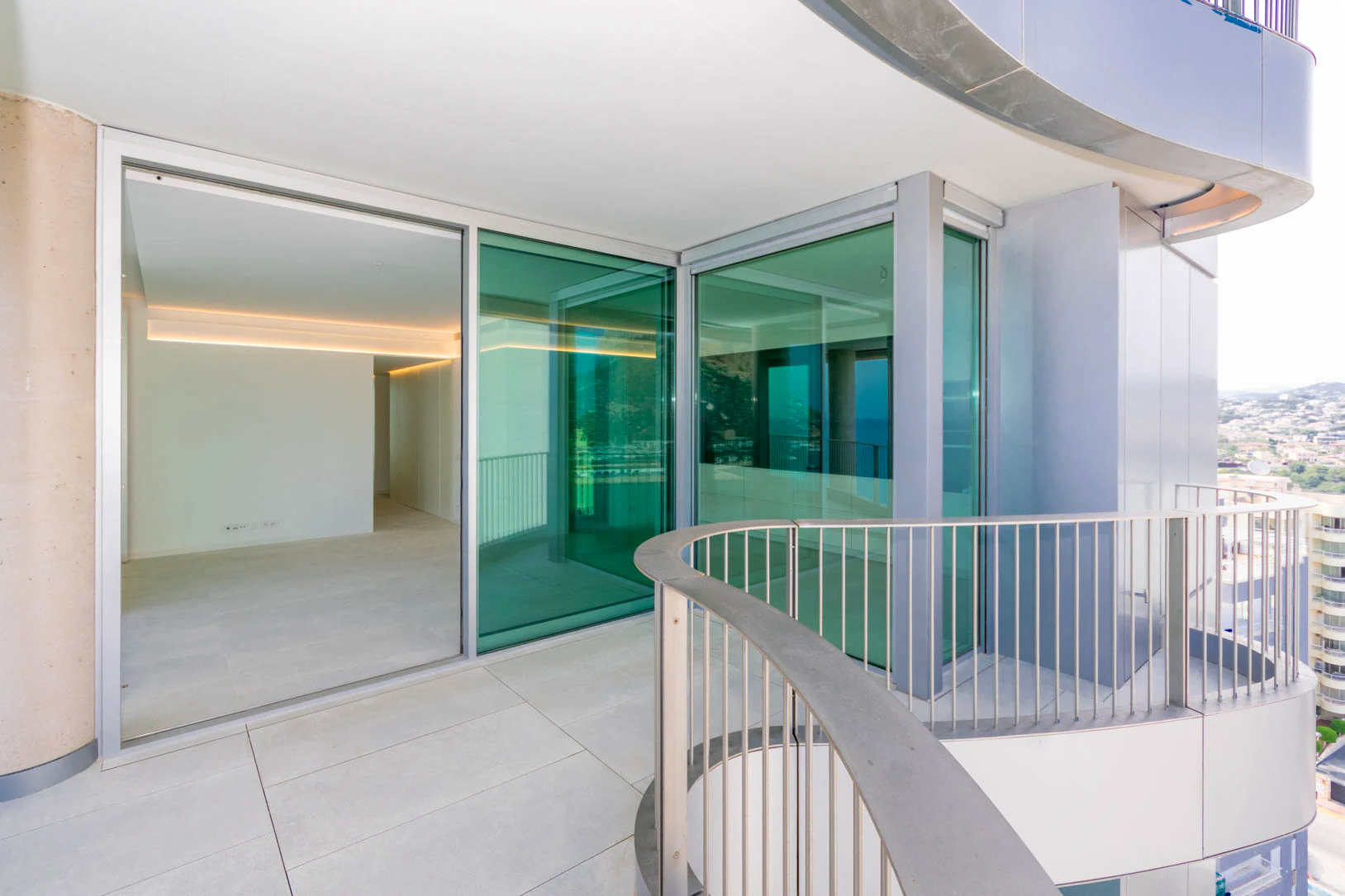 APARTAMENTOS DE LUJO EN PRIMERA LÍNEA
