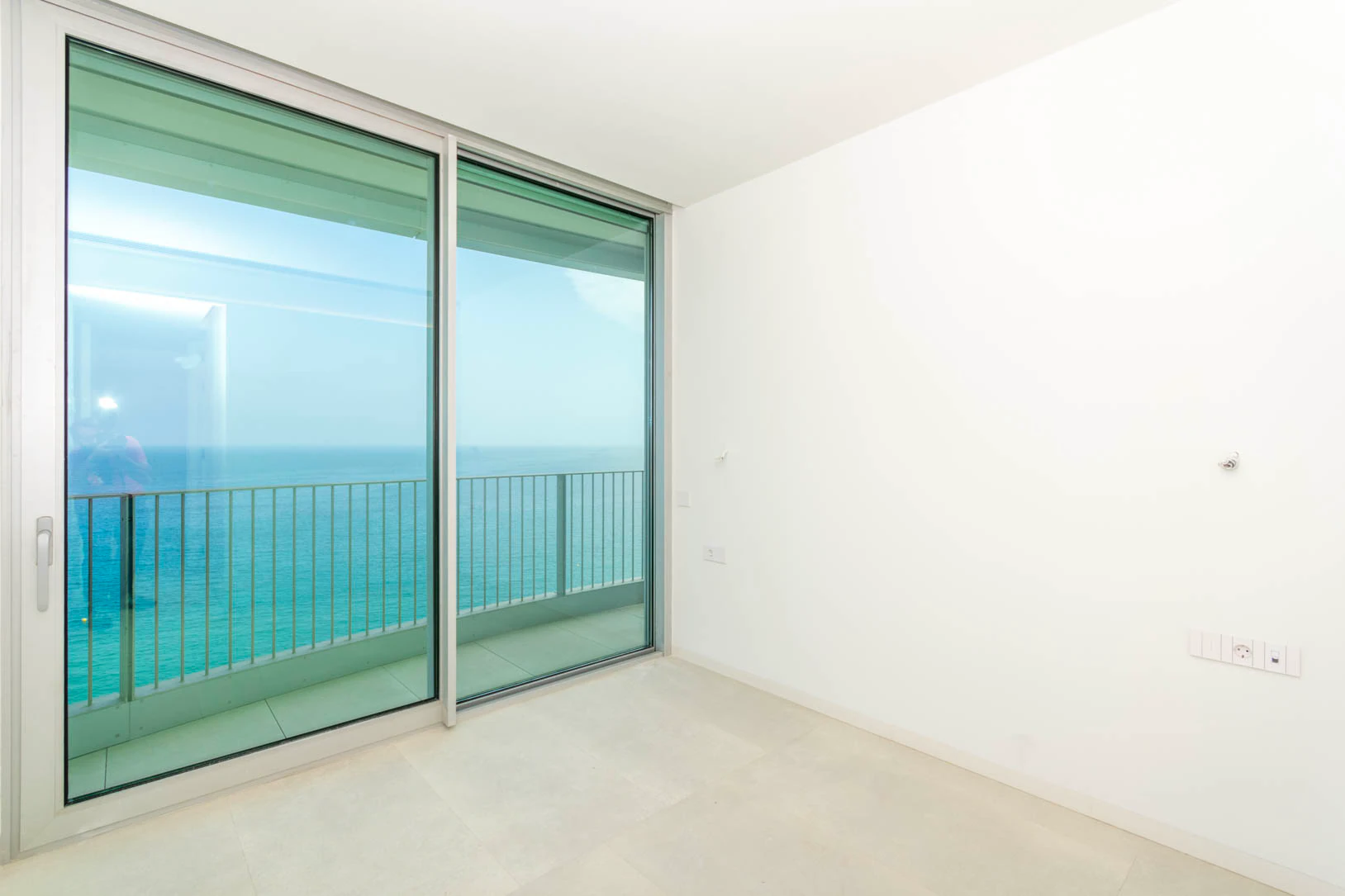 APARTAMENTOS DE LUJO EN PRIMERA LÍNEA