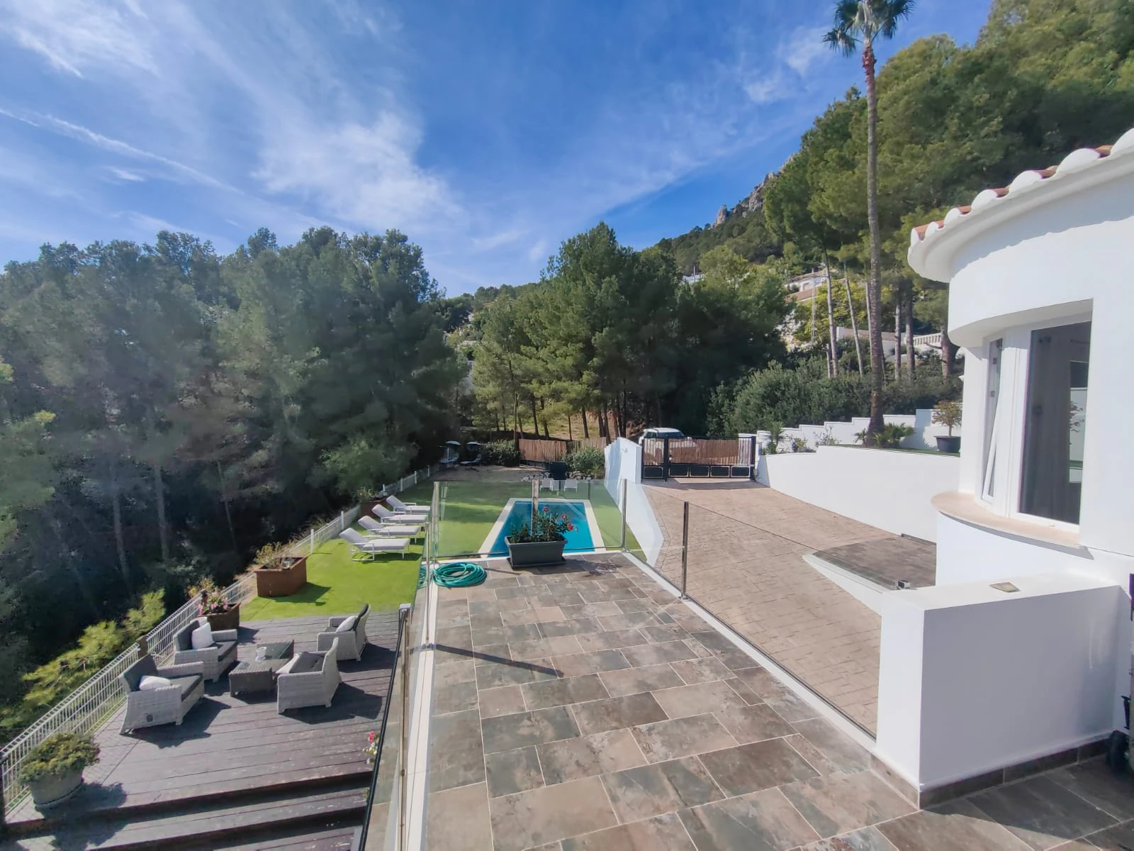 Villa de altas calidades con vistas panorámicas al mar