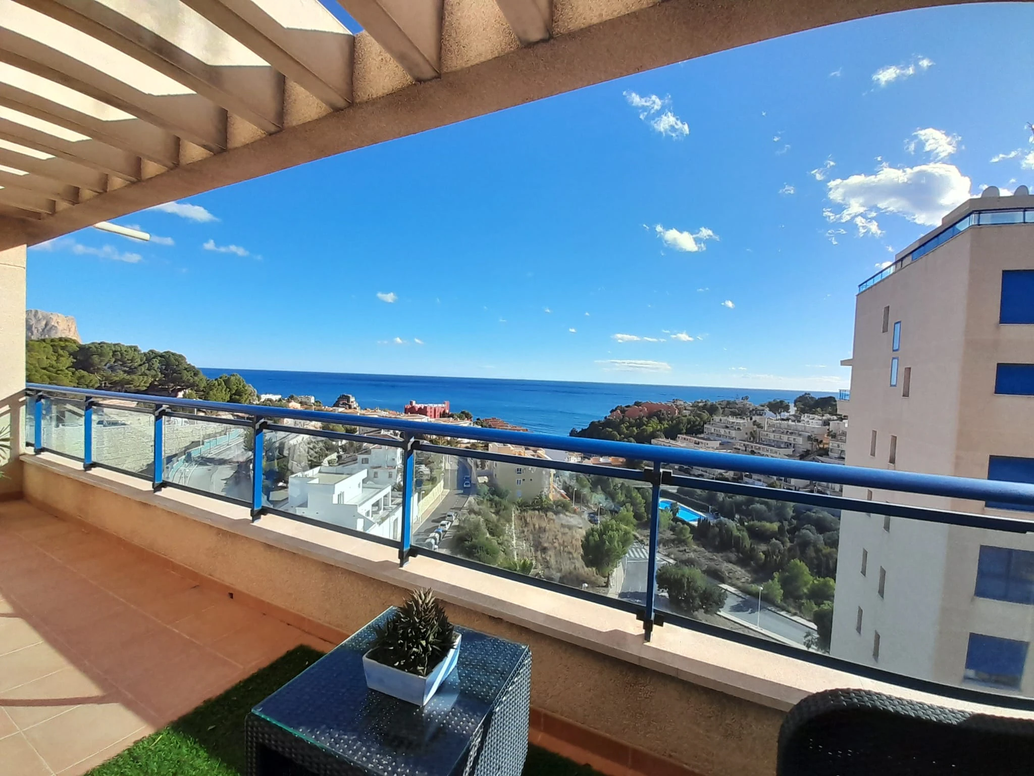 Espectacular ático en Calpe con vistas al mar y piscina