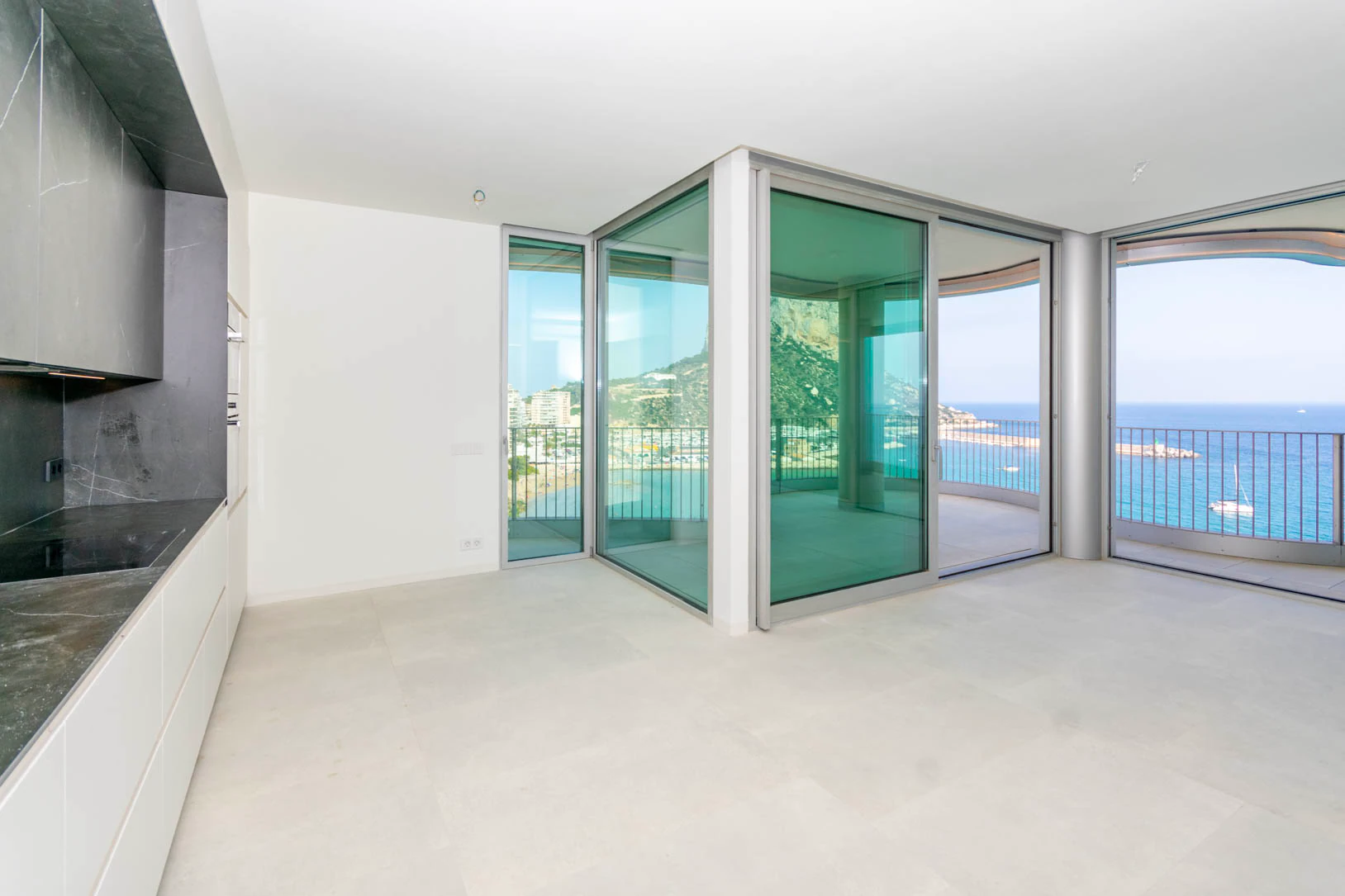 APARTAMENTOS DE LUJO EN PRIMERA LÍNEA