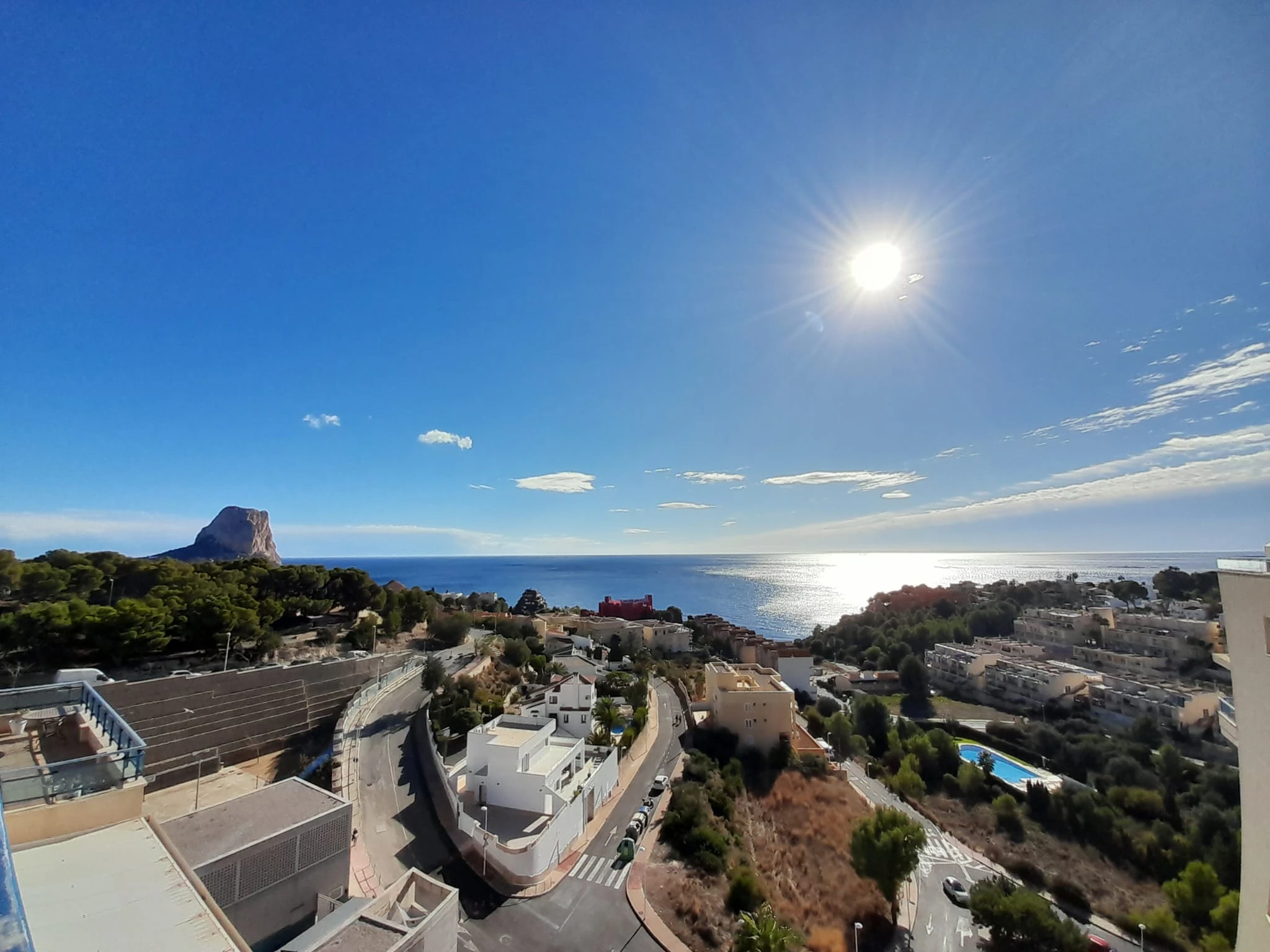 Espectacular ático en Calpe con vistas al mar y piscina