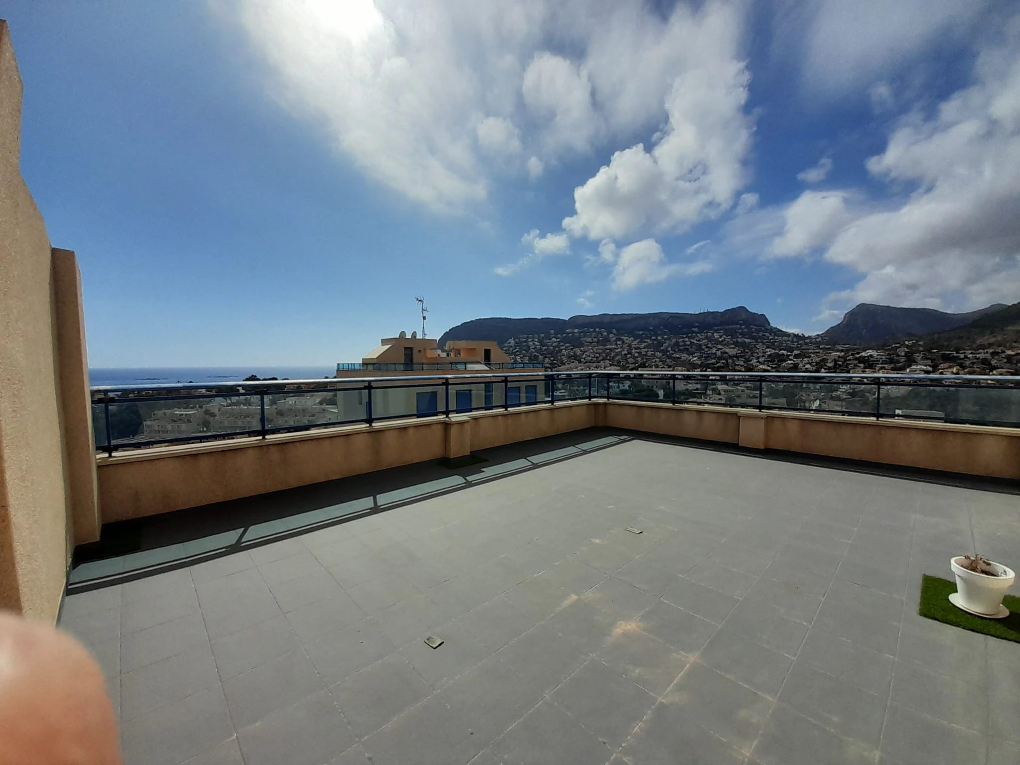 Espectacular ático en Calpe con vistas al mar y piscina