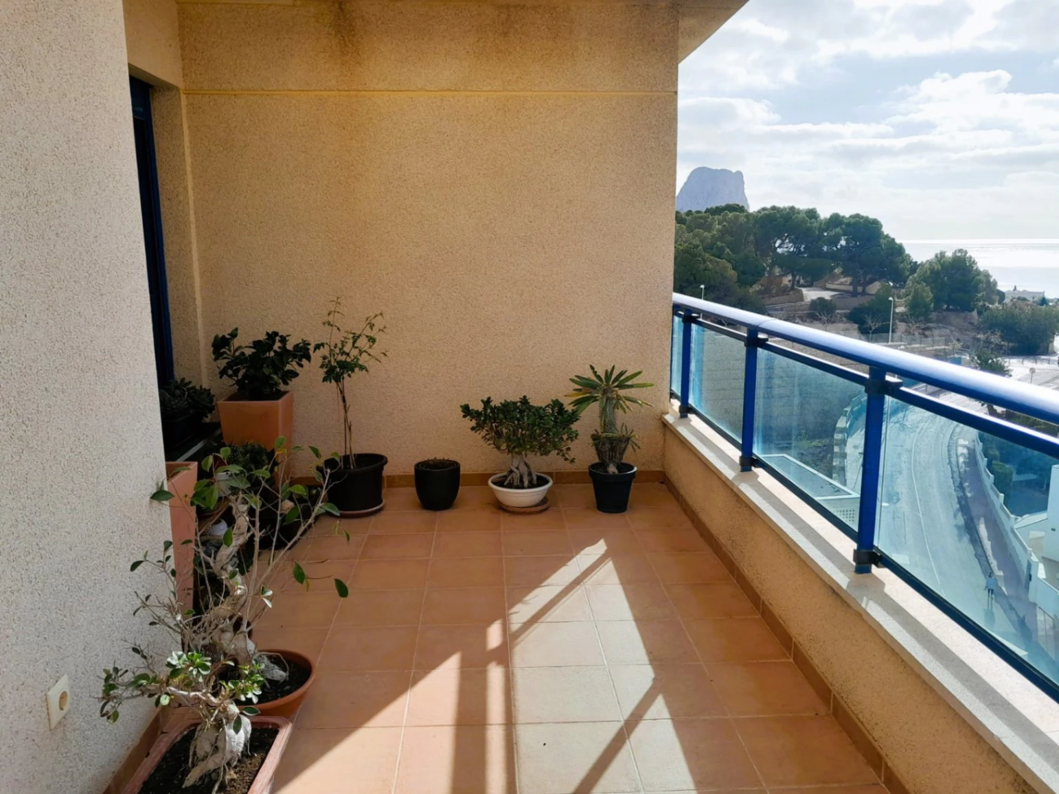 Espectacular ático en Calpe con vistas al mar y piscina